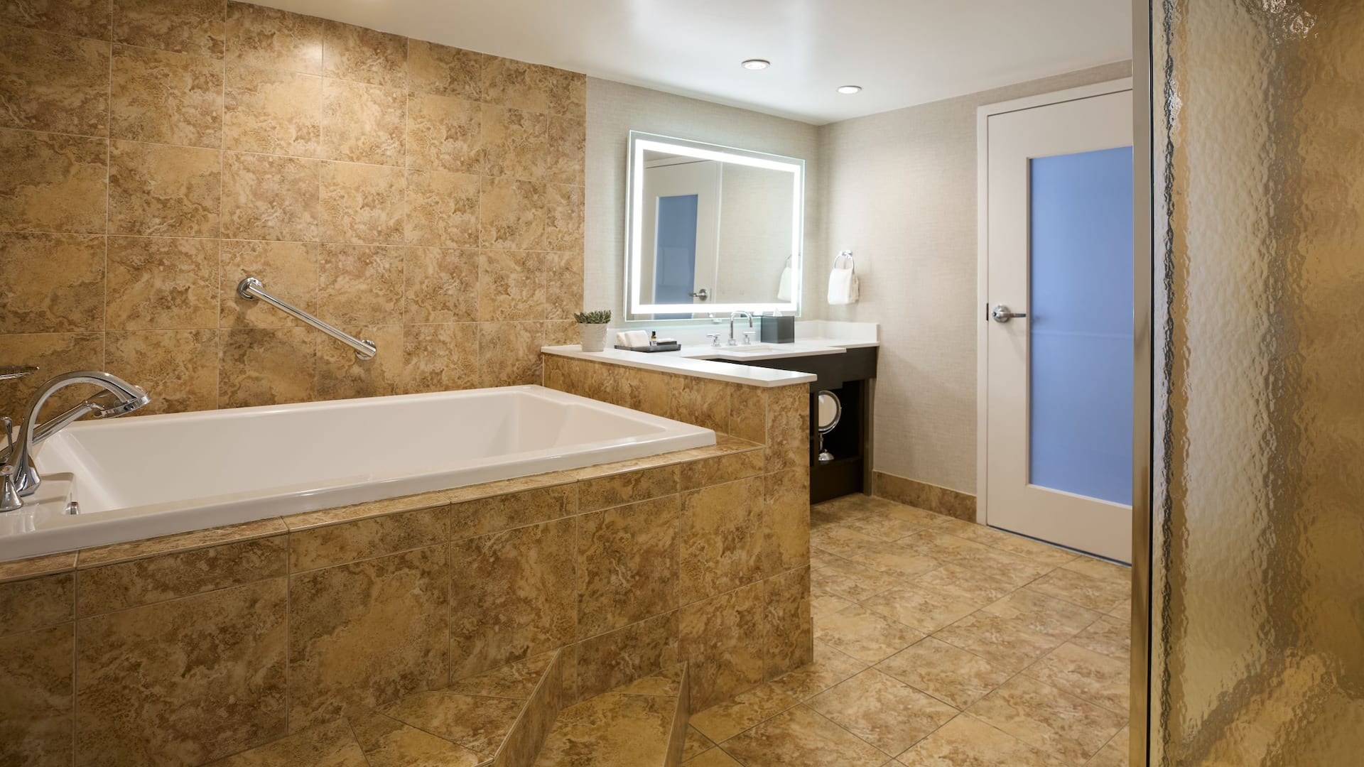 4 из 5 Hyatt Regency Orlando International Airport Studio Suite Bathroom View