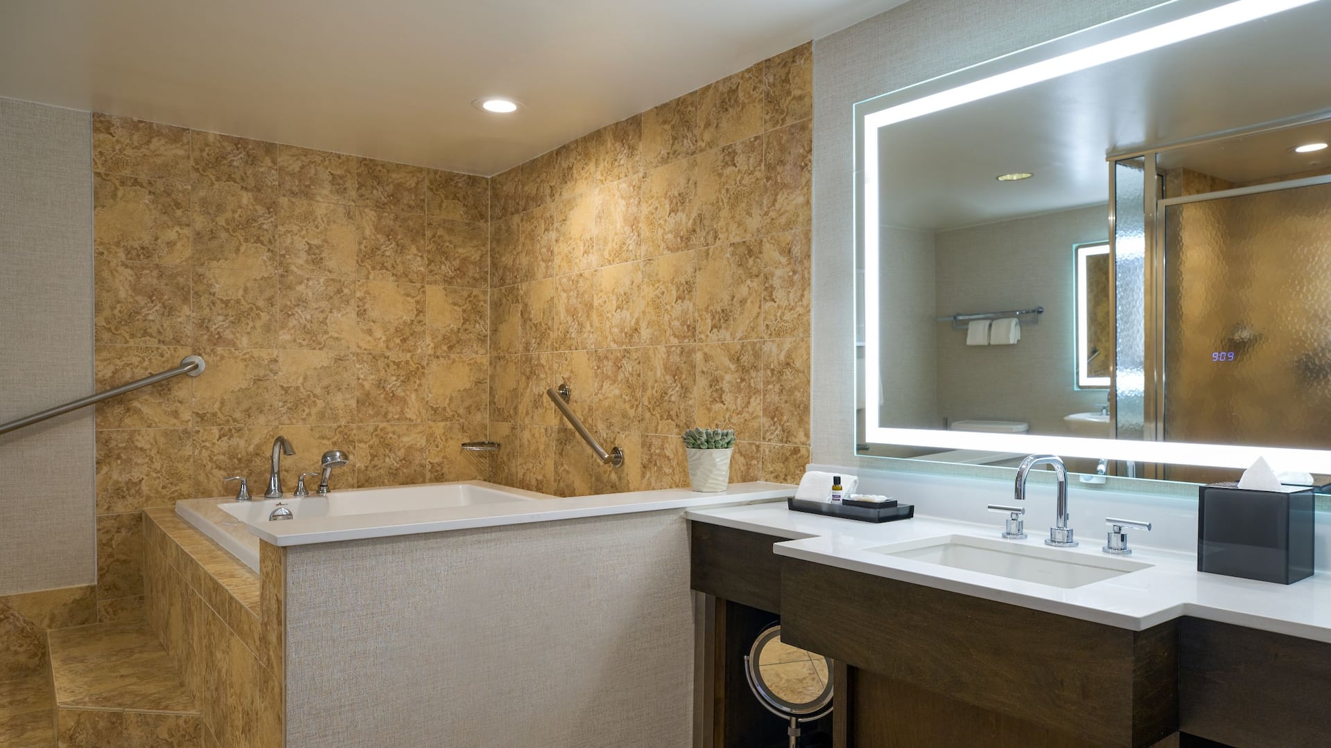 5 из 5 Hyatt Regency Orlando International Airport Studio Suite Bathroom