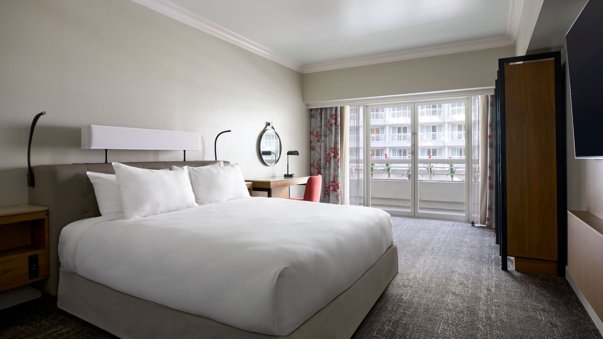 2 из 3 Hyatt Regency Orlando International Airport Accessible King Bedroom