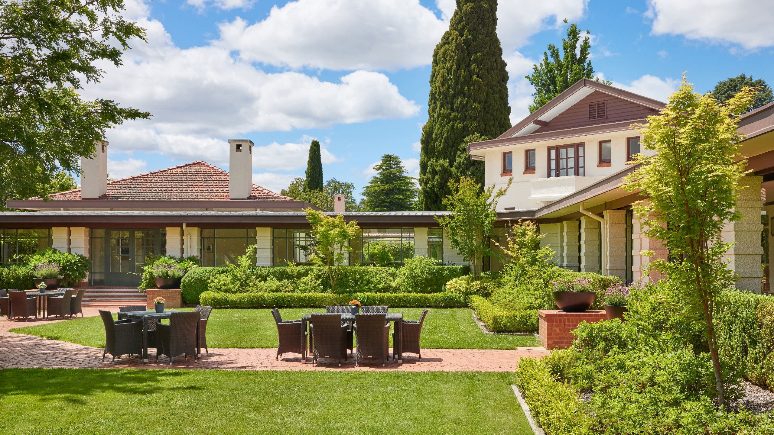 Hyatt Hotel Canberra - A Park Hyatt Hotel Garden Daytime
