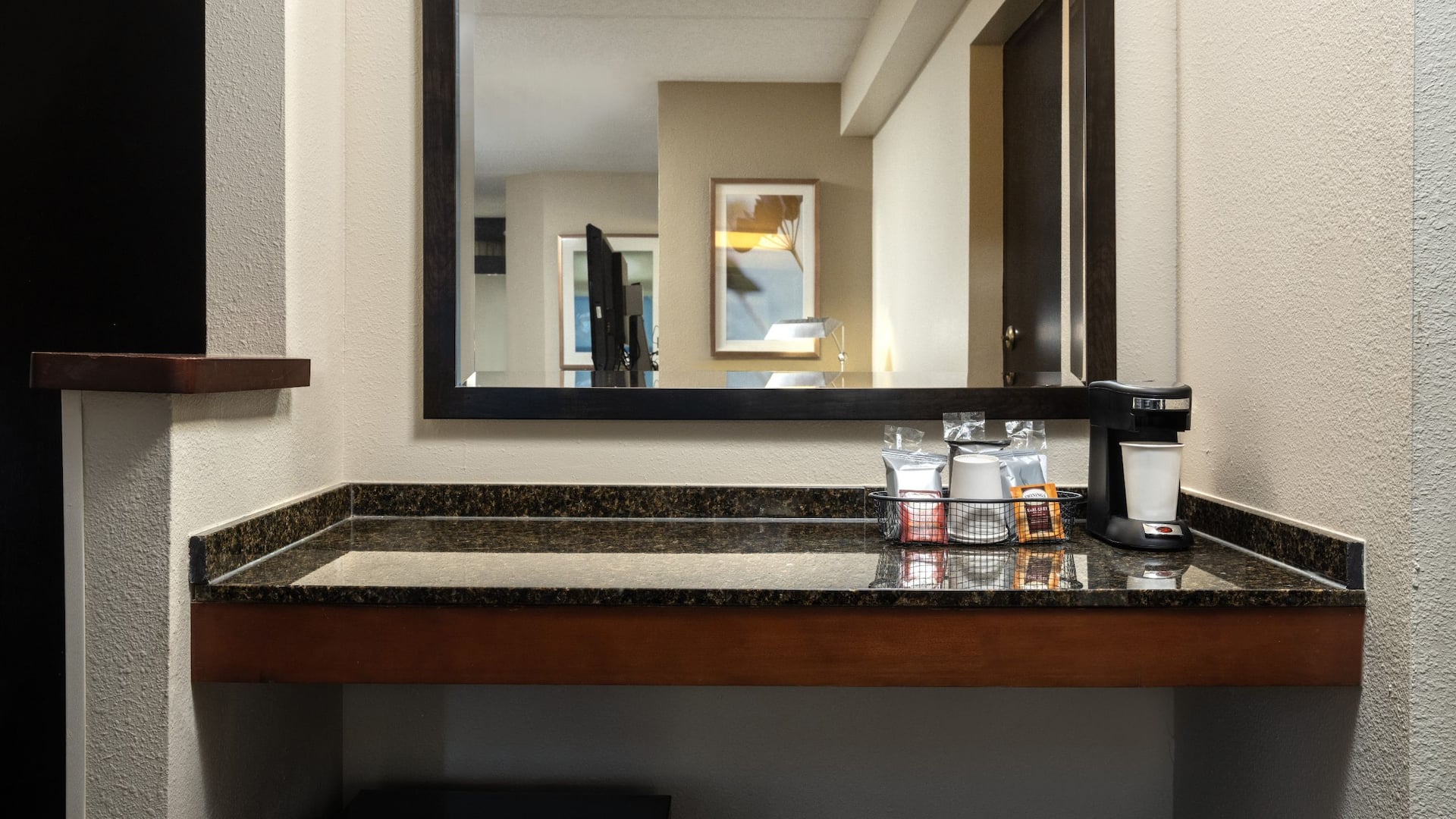 Hyatt Place Dallas/Grapevine Guest Amenities