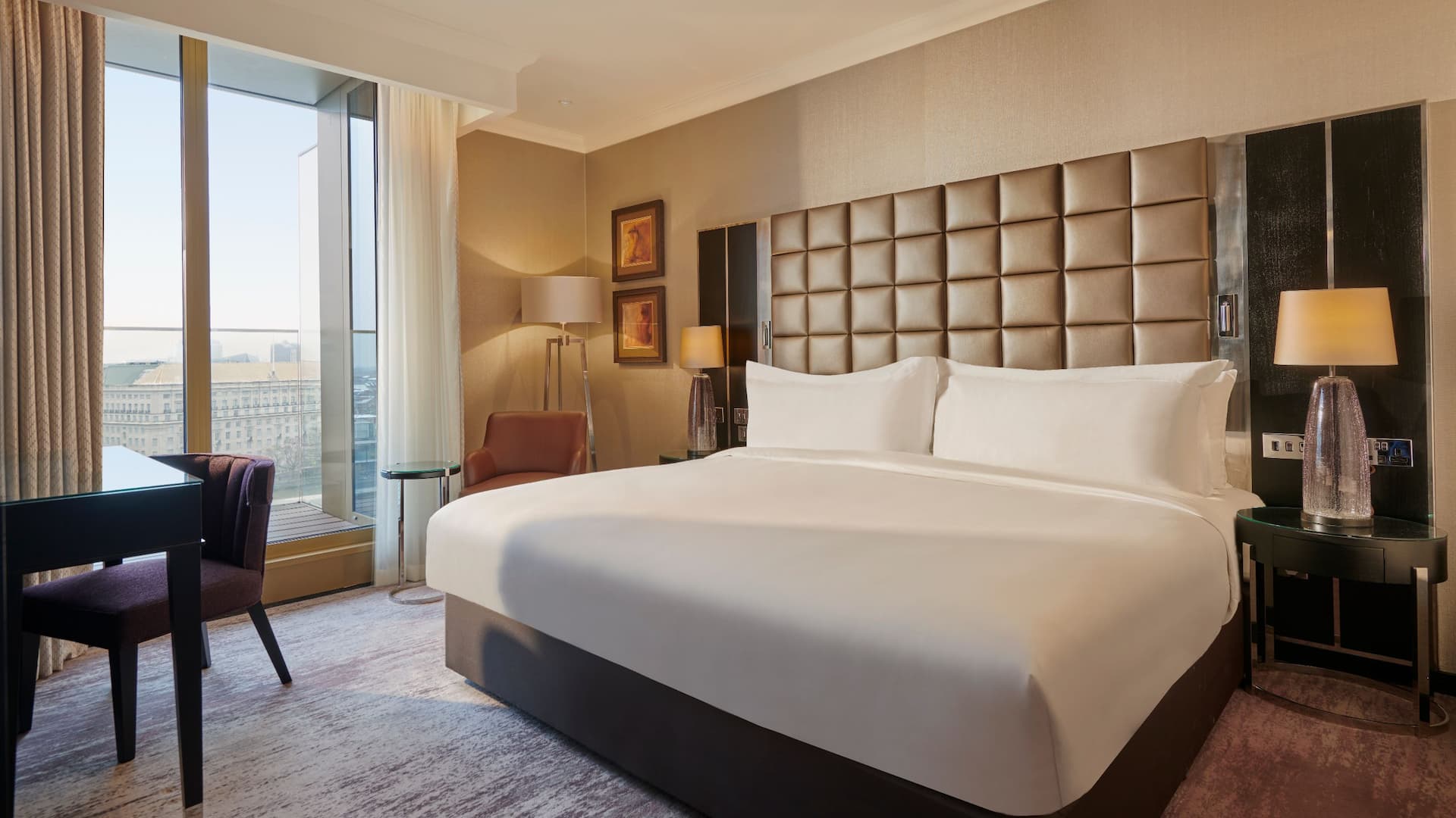 Hyatt Regency London Albert Embankment Executive Suite Bedroom