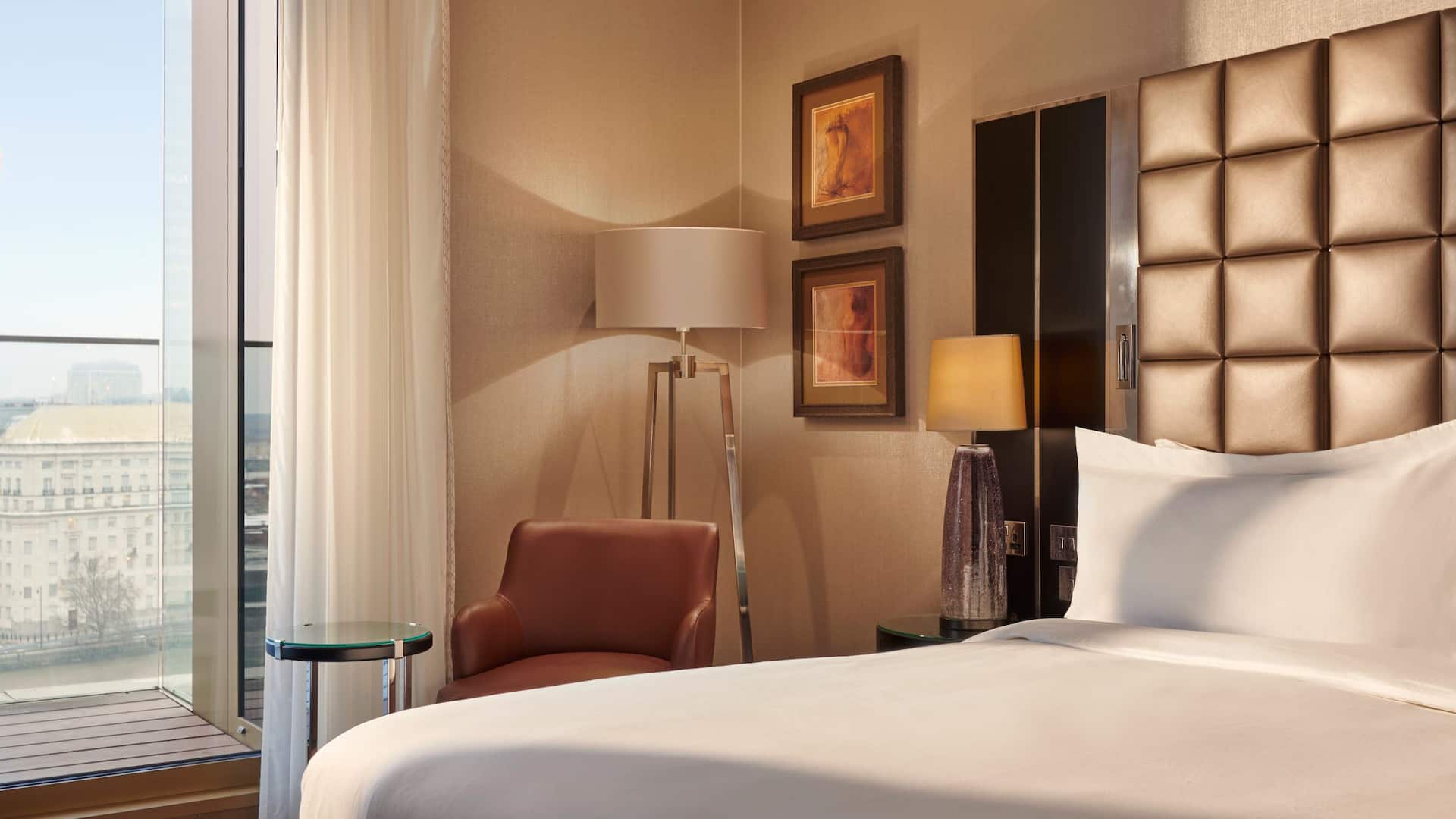 Hyatt Regency London Albert Embankment Executive Suite Bedroom Details
