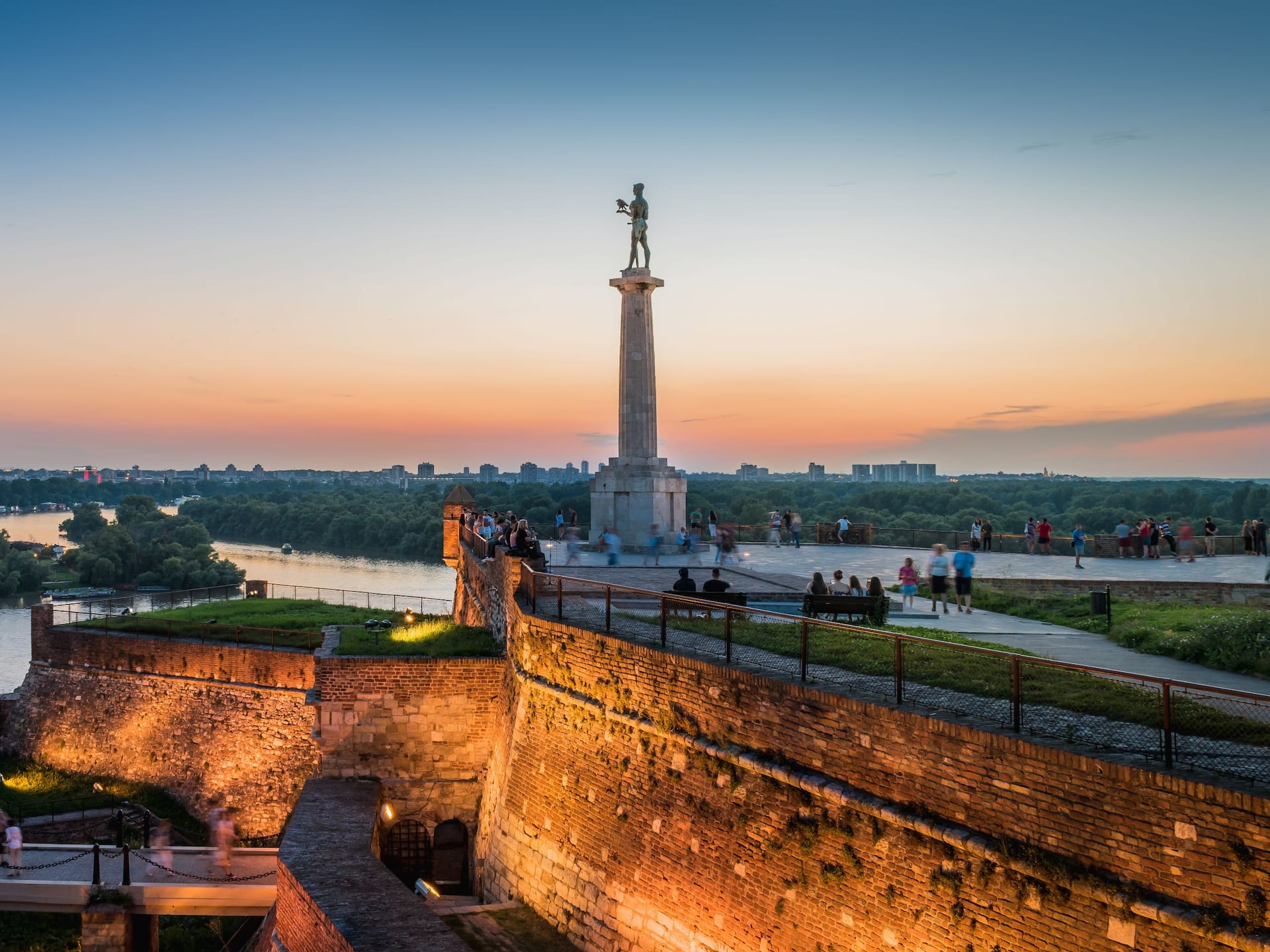 Hyatt Regency Belgrade Monument Pobednik
