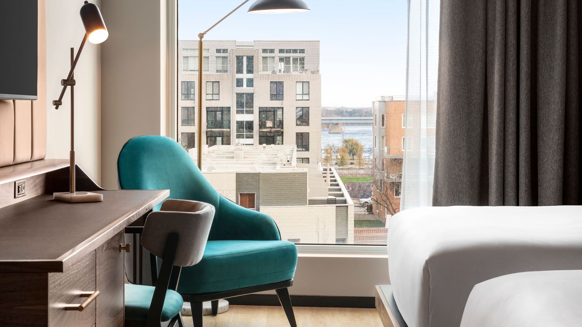 4 de 5 Hyatt Centric Ville-Marie Montréal Two Queen Standard Desk