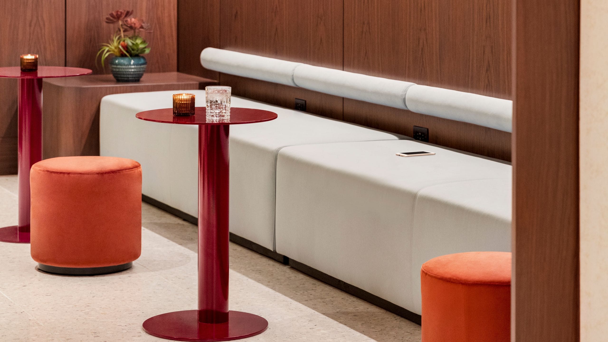 Hyatt Centric Ville-Marie Montréal Lobby Seating Details