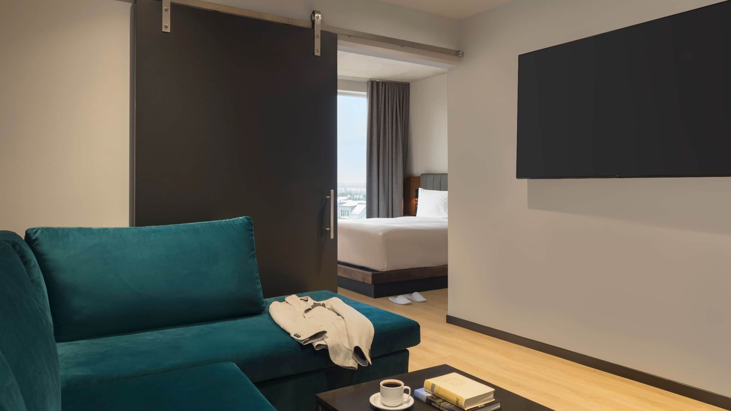 2 of 5 Hyatt Centric Ville-Marie Montréal King Suite