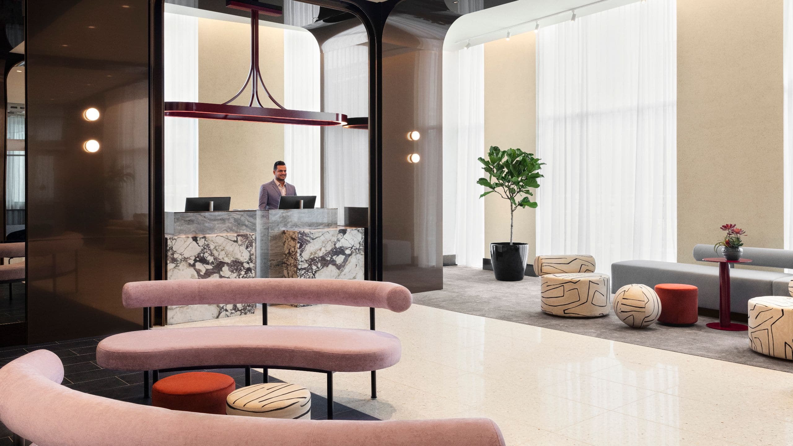 Hyatt Centric Ville-Marie Montréal Lobby Colleague