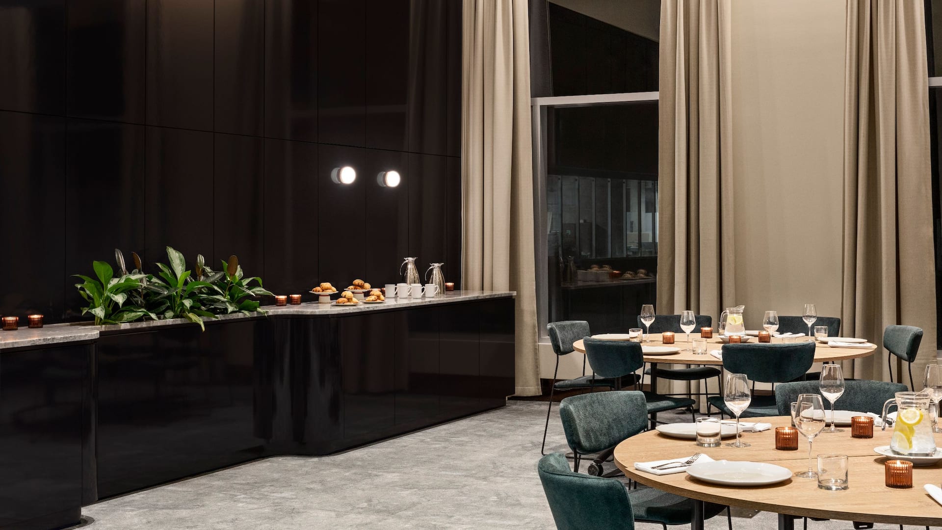 2 of 9 Hyatt Centric Ville-Marie Montréal Meeting Room Dalhousie Rounds Layout