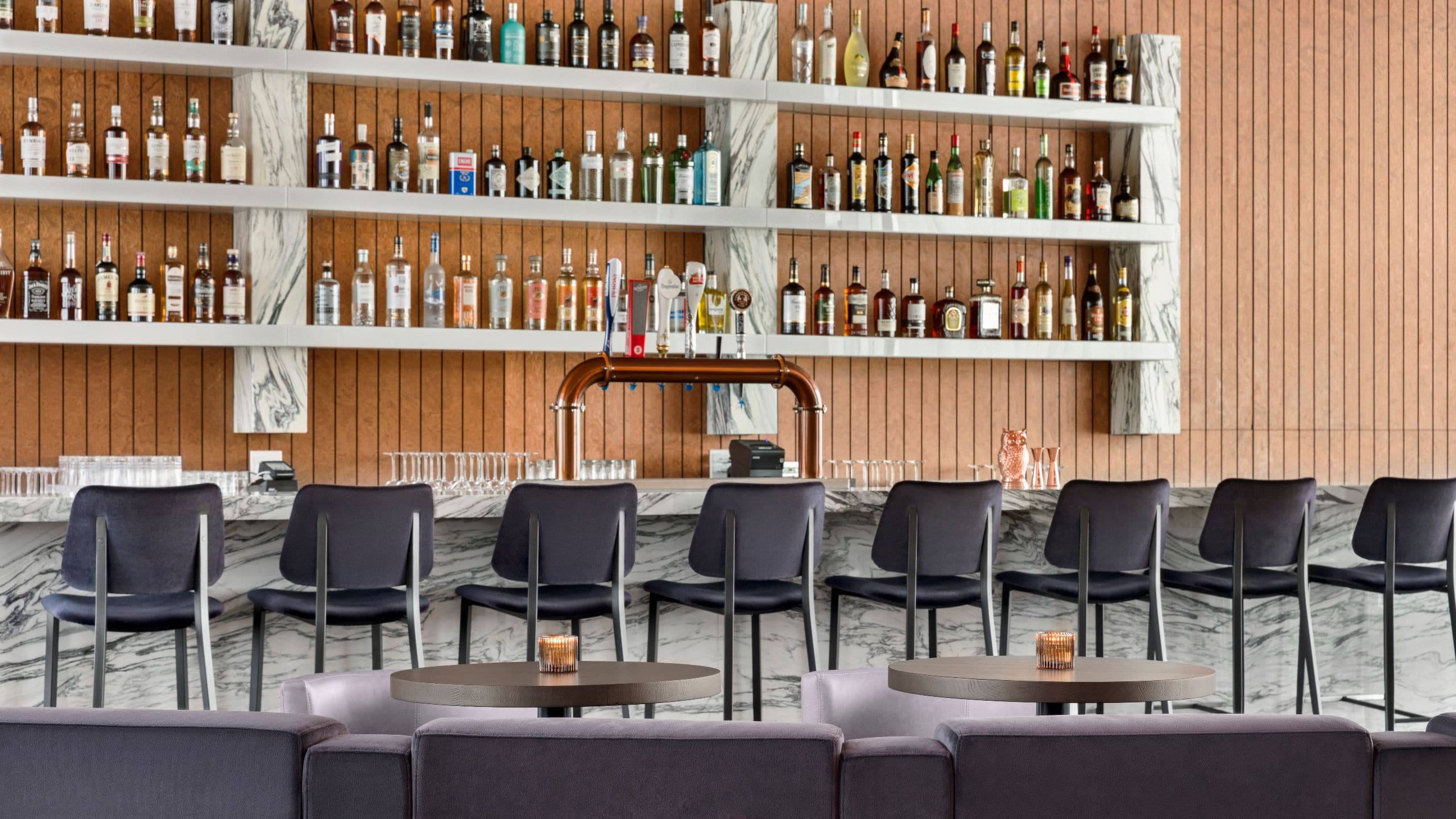 Hyatt Centric Ville-Marie Montréal Restaurant Cartier Arms Bar