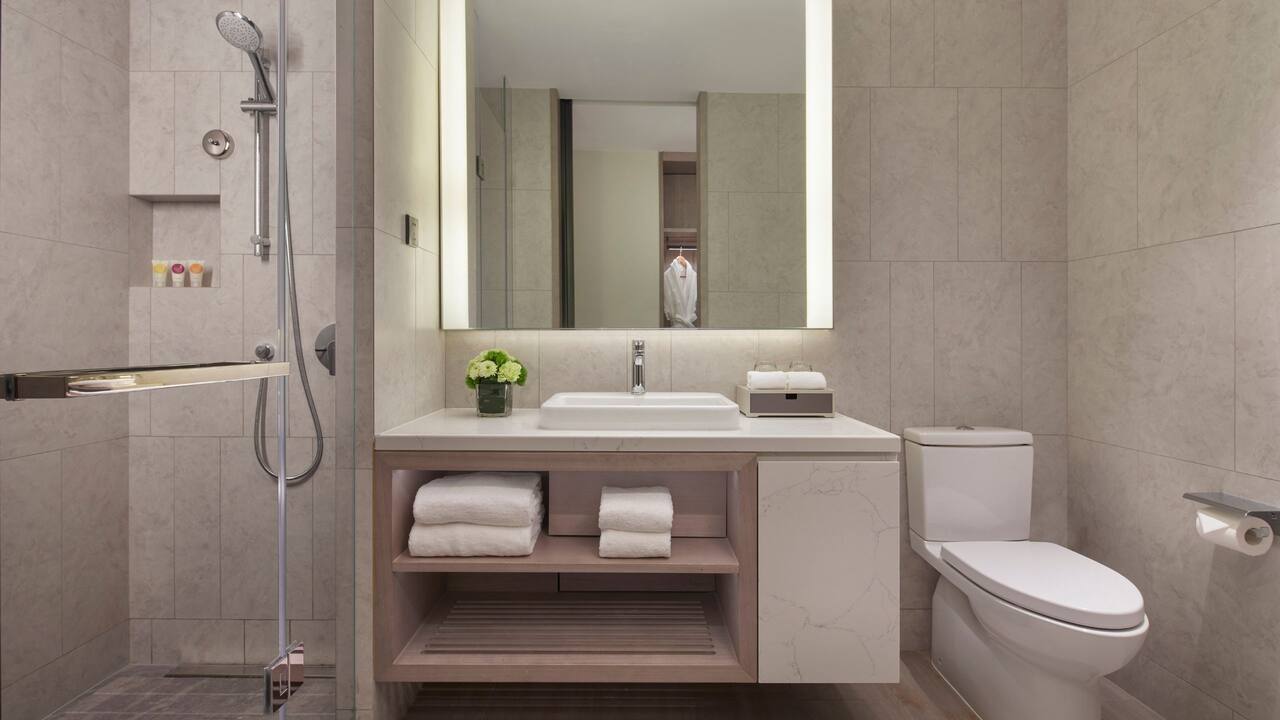 King Bed Washroom