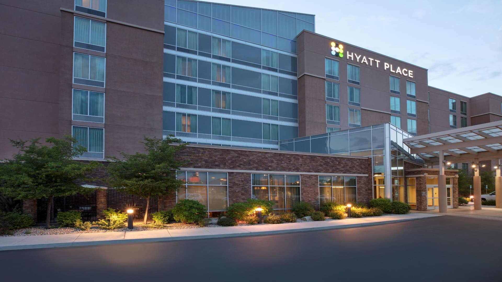 Hyatt Place Reno-Tahoe Airport Exterior Evening