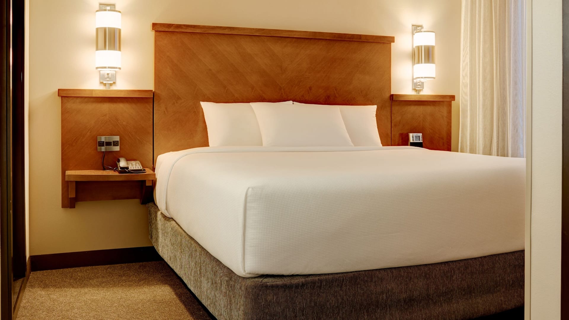 Hyatt Place Reno-Tahoe Airport King Bedroom Area