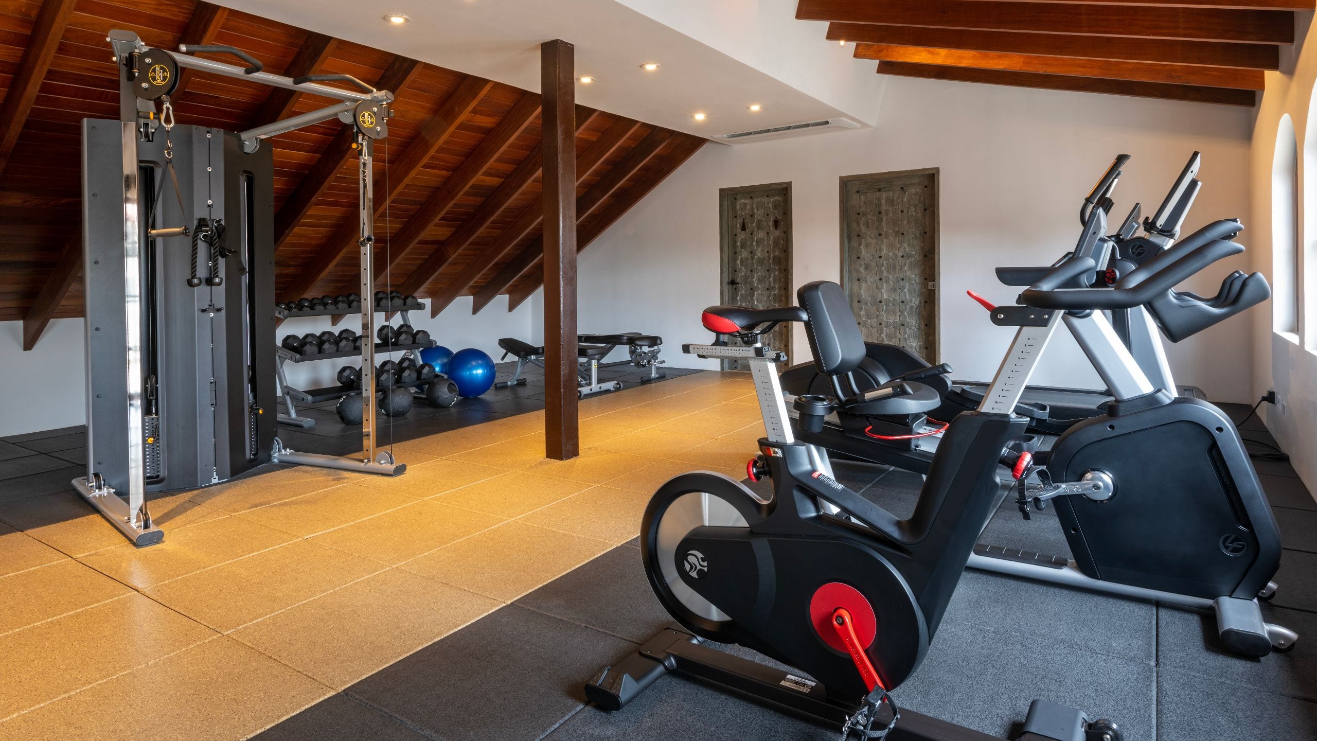 Hotel La Compañia Fitness Center With Equipment