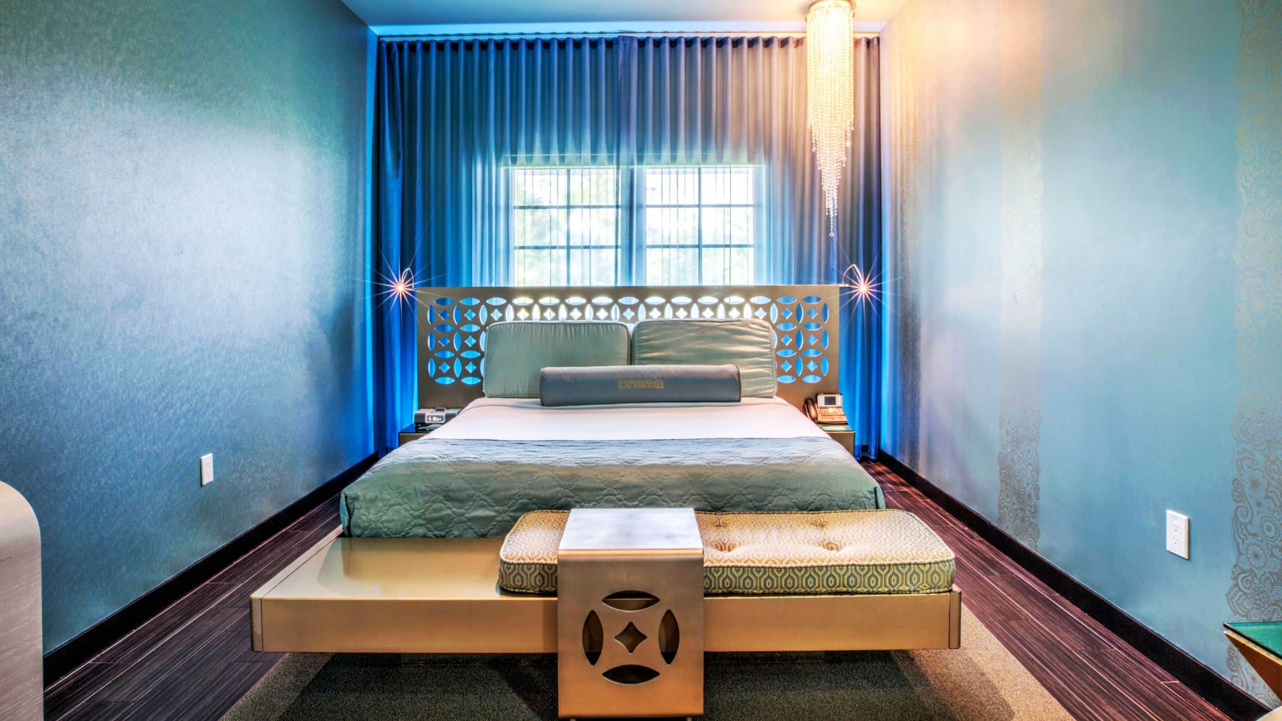 5 von 6 Dream South Beach One King Bed Bronze Silver Platinum Suite Bedroom
