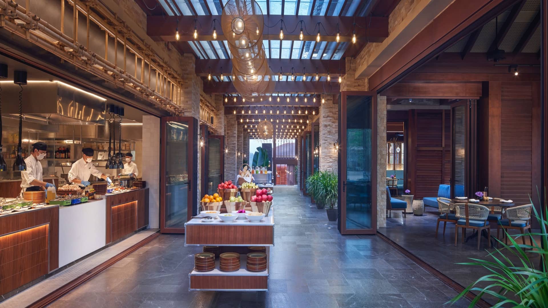 Grand Hyatt Shenzhou Peninsula YU Chinese Restaurant with Chef