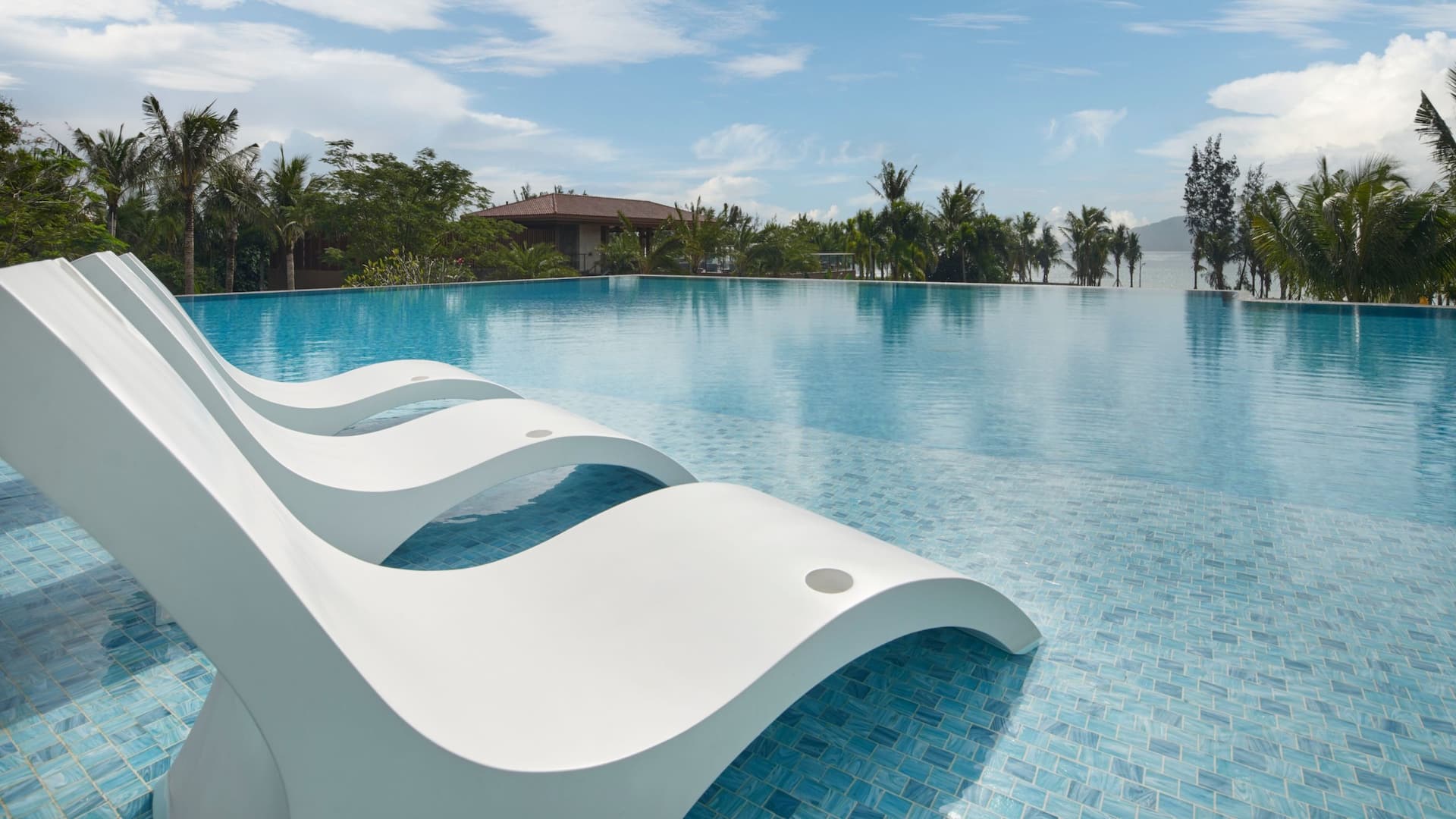 Grand Hyatt Shenzhou Peninsula Grand Club Pool