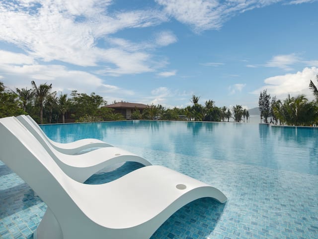 Grand Club Pool