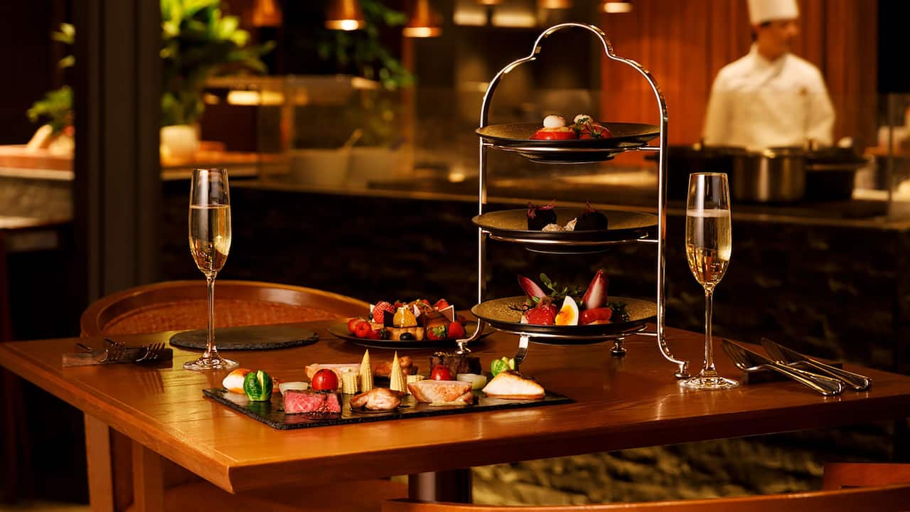 Stay with a Free-Flowing Dinner Plan “BISOU BISOU” Stay with a Free-Flowing Dinner Plan “BISOU BISOU”