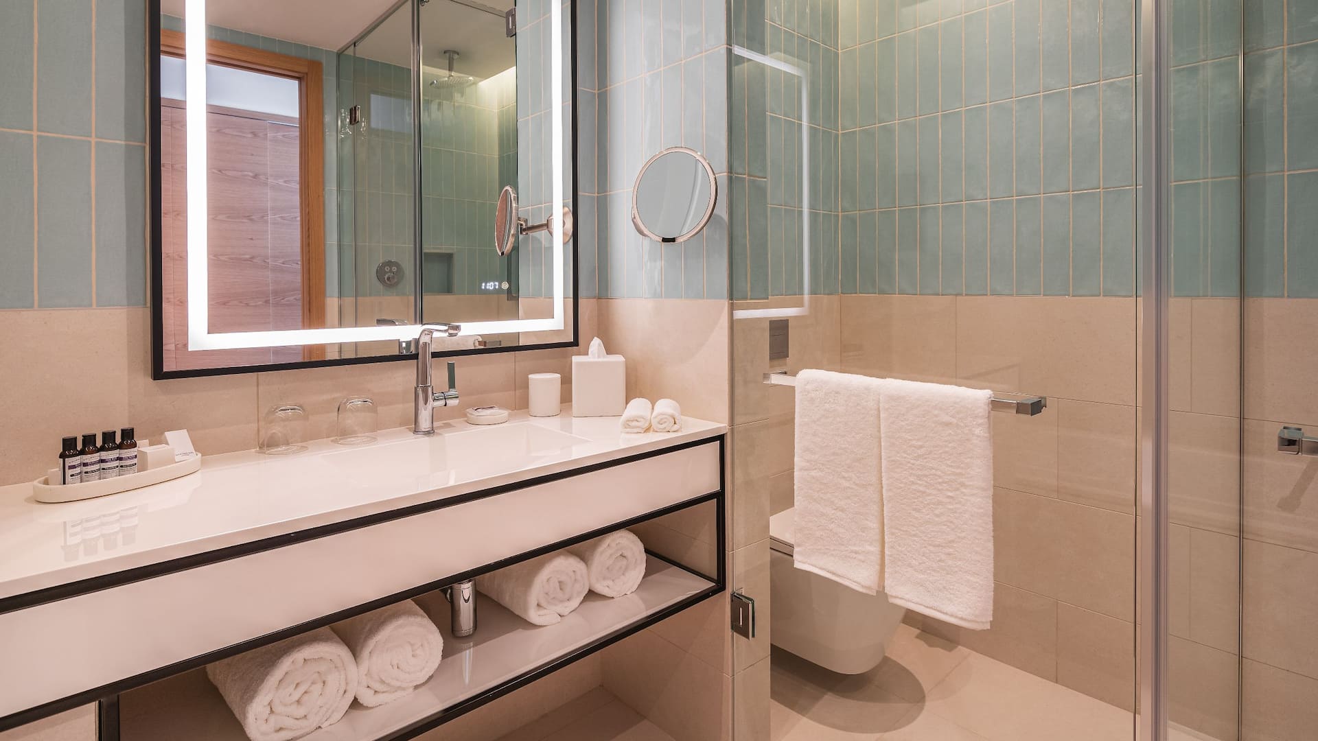 3/13 Hyatt Regency Lisbon Regency Deluxe Suite Bathroom