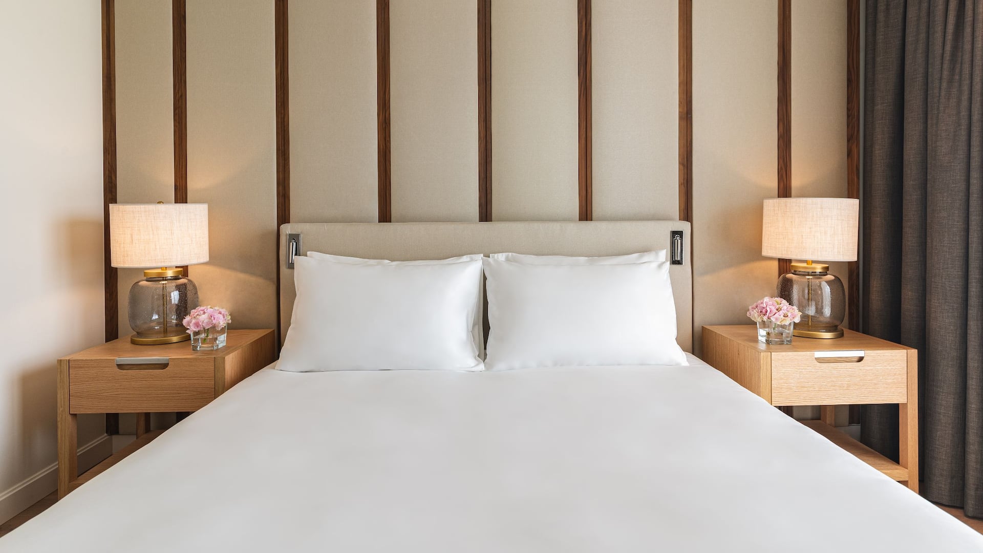 4/13 Hyatt Regency Lisbon Regency Deluxe Suite Bed Details