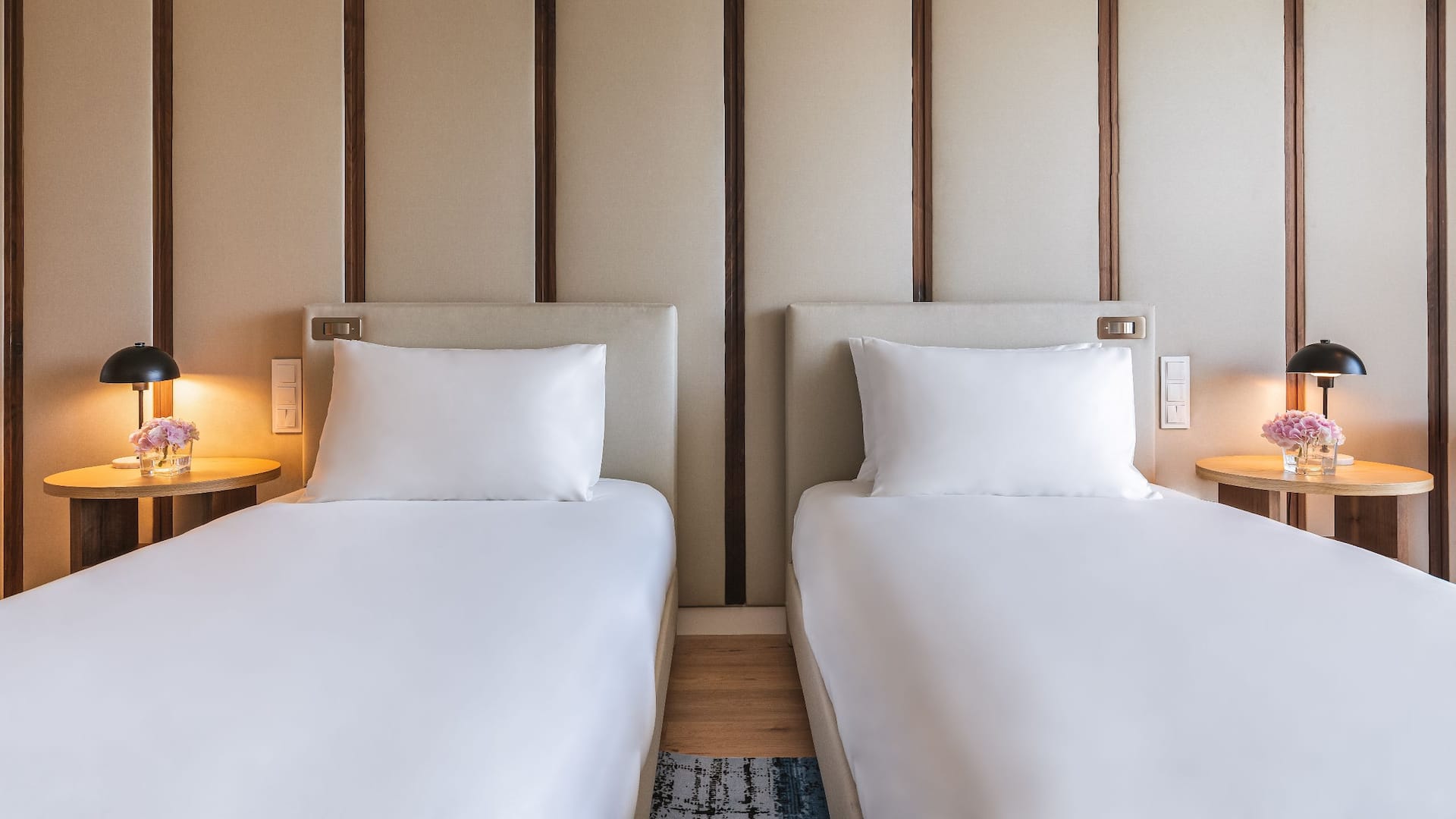 7/8 Hyatt Regency Lisbon Twin Beds Guestroom