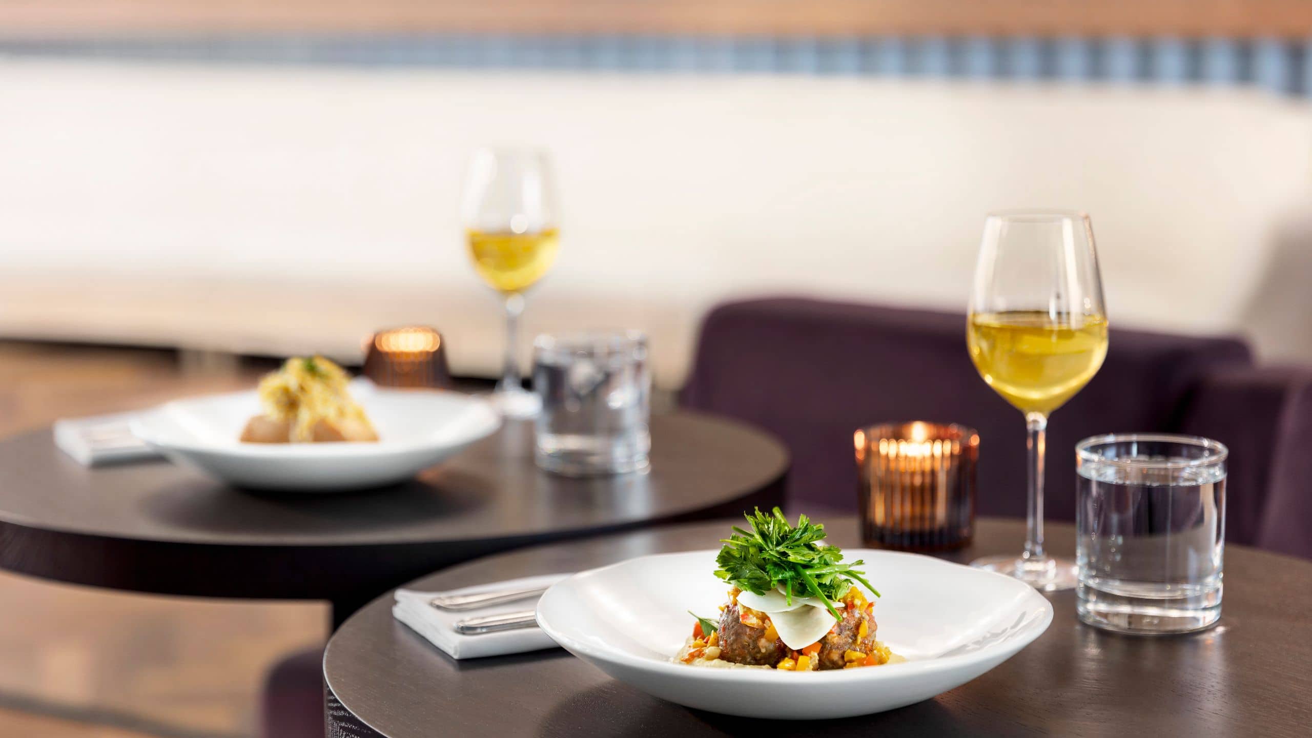 Hyatt Centric Ville-Marie Montréal Meatballs Herb Salad White Wine