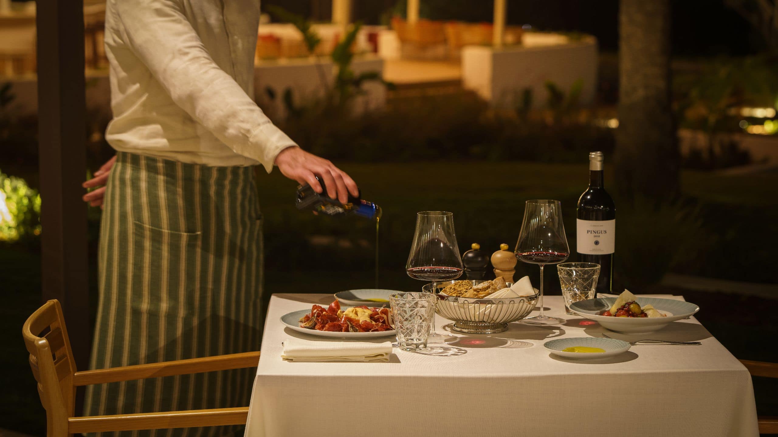 La Zambra Palmito Patio Dinner Server