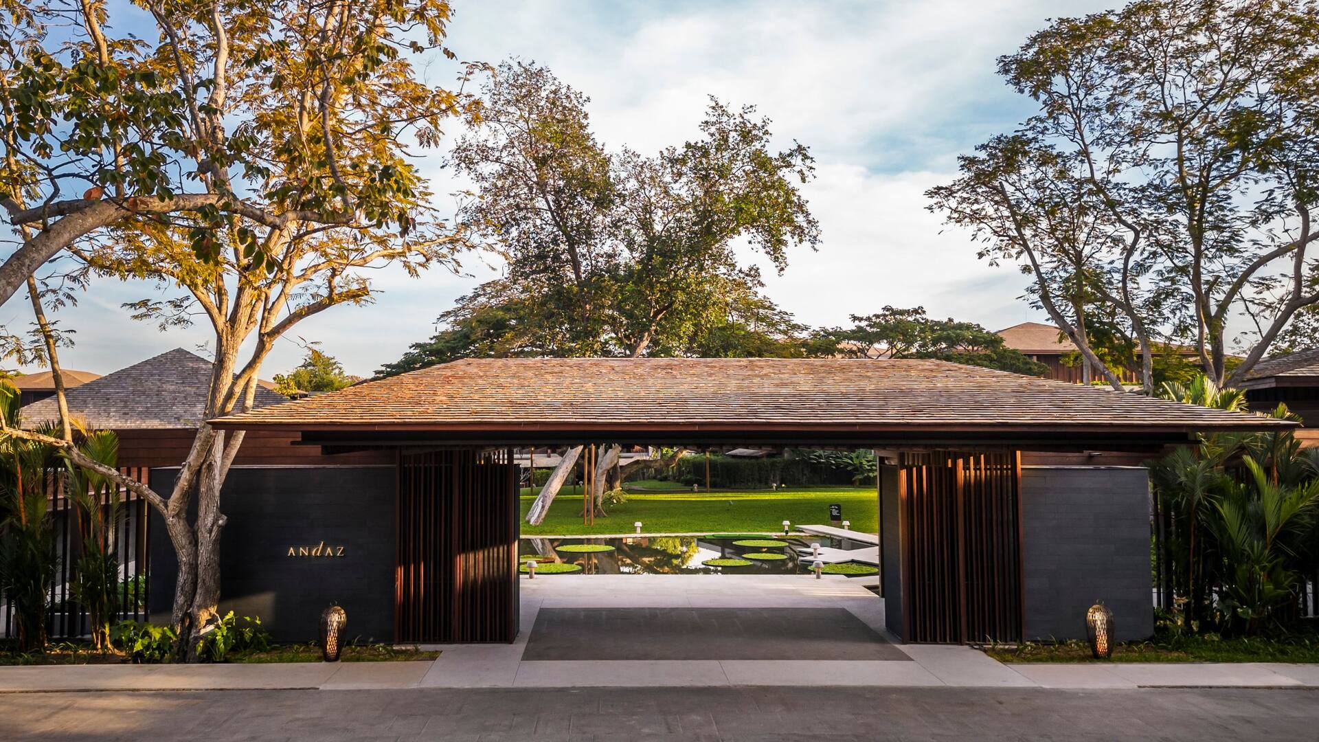 Andaz Pattaya Jomtien Beach Hotel Exterior Gate Entryway