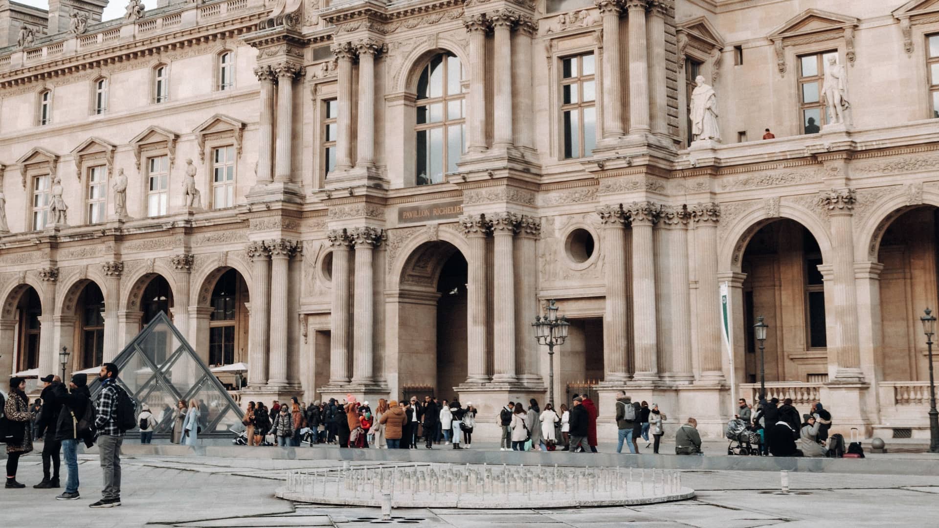 Hyatt Regency Paris Étoile Destination Louvre Museum