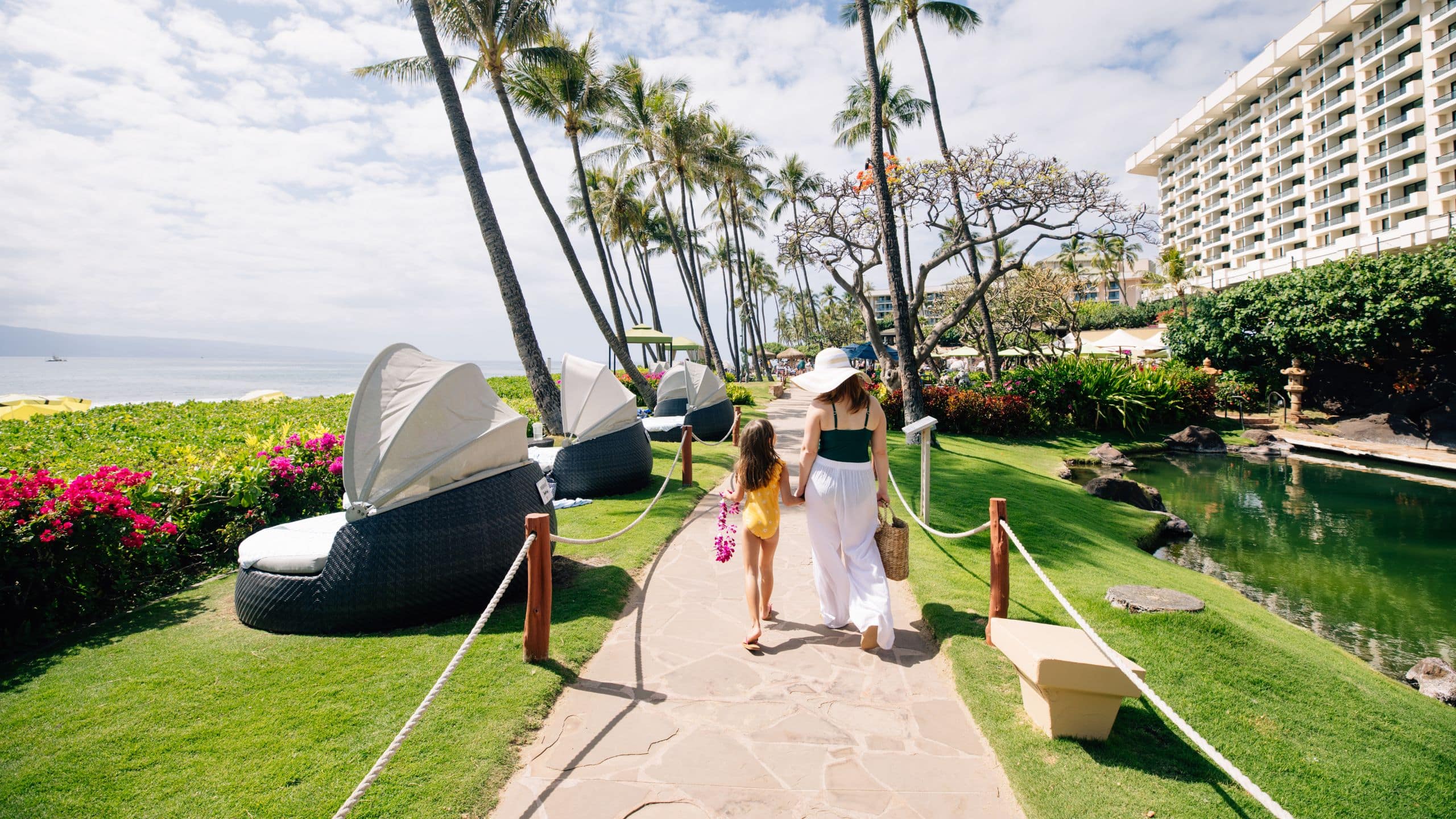 Hyatt Regency Maui Resort and Spa Family And Mother Daughter Beachwalk