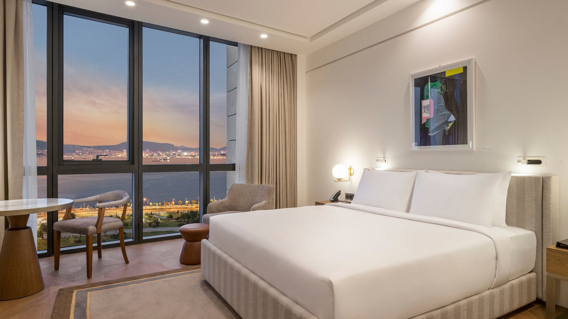 1/5 Hyatt Regency İzmir İstinyePark King Bed Sea View Dusk