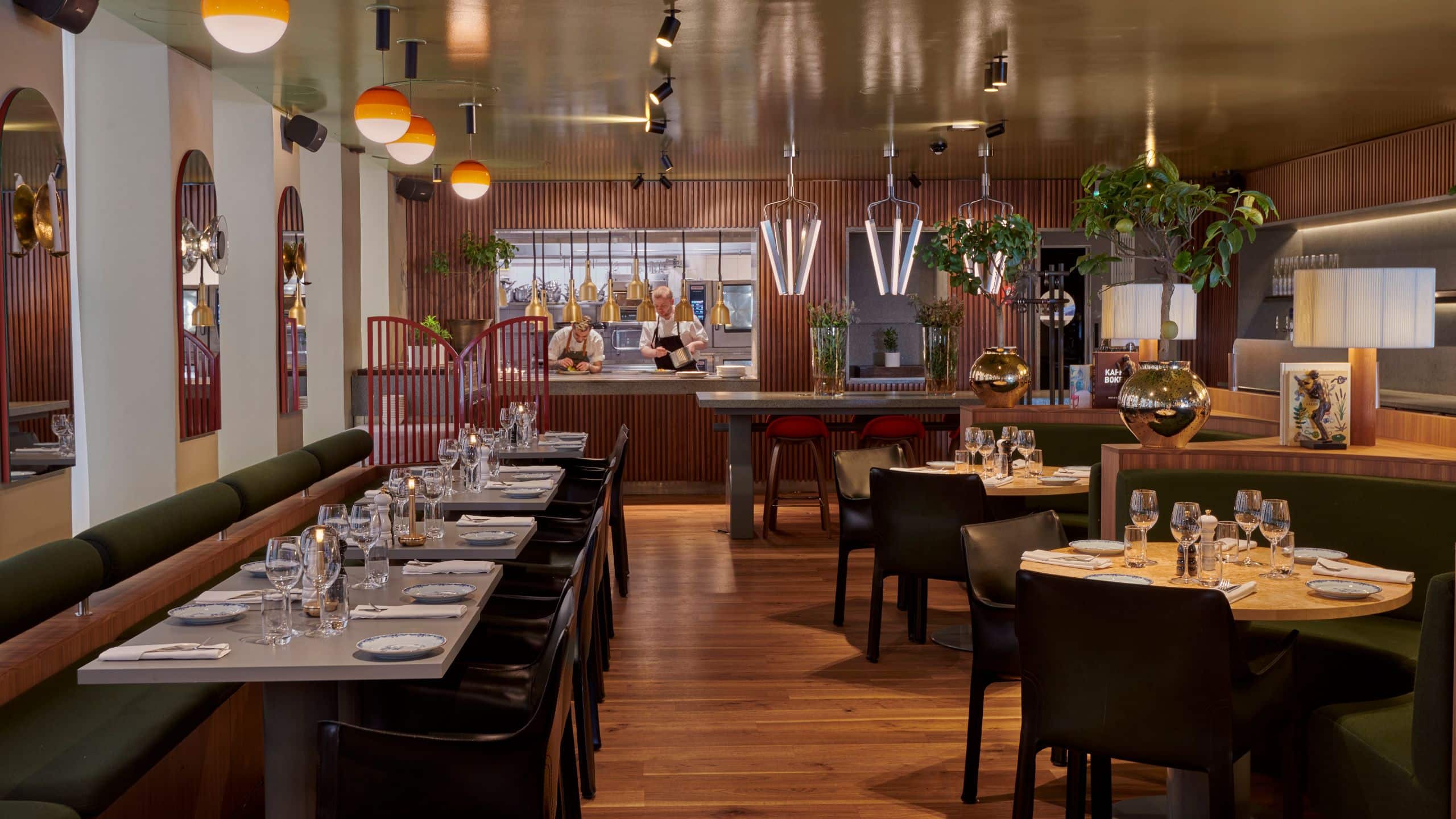 Hôtel Reisen Restaurant Reiss Dining Room Tables