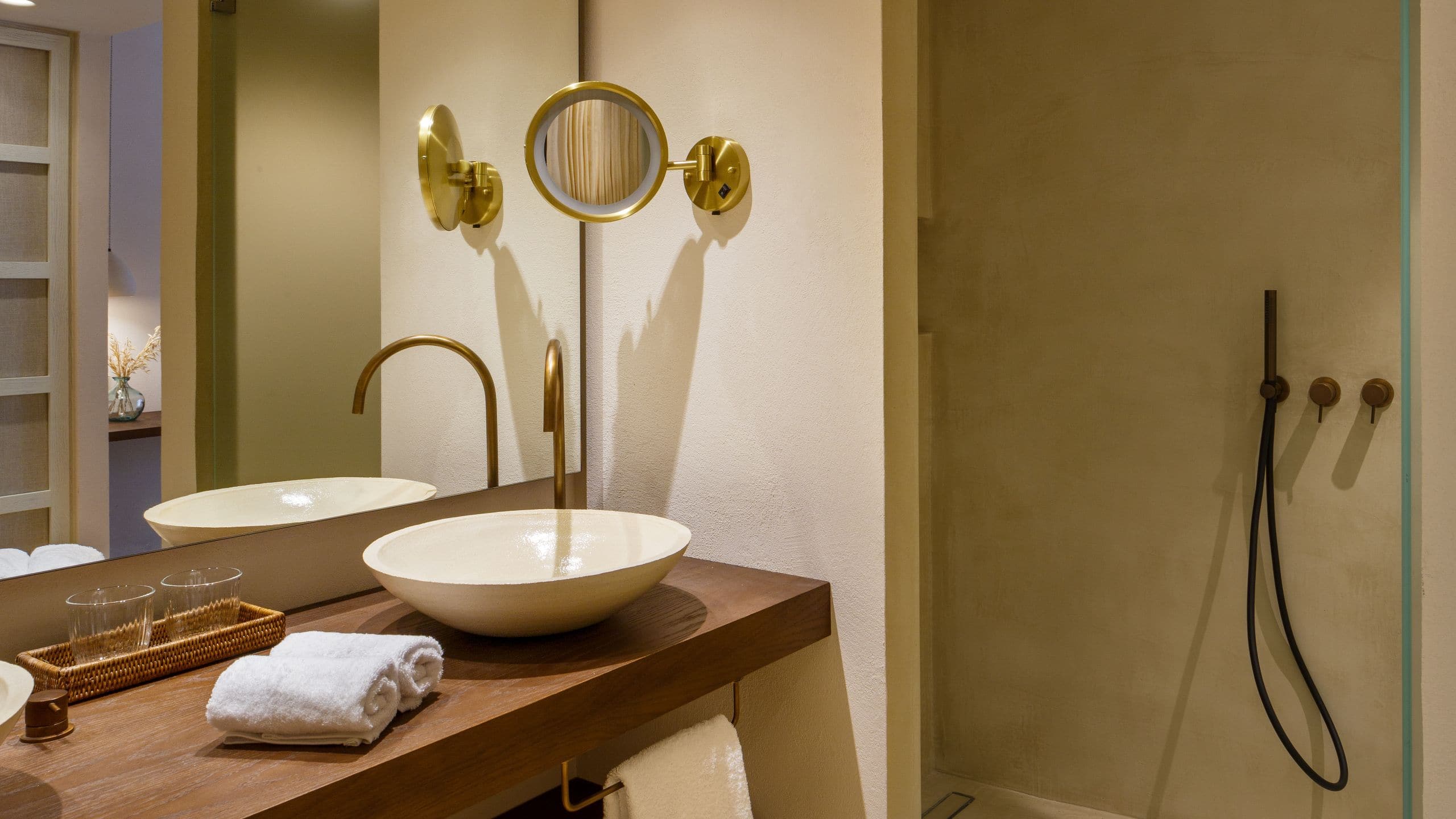 第 2，共 5 La Zambra King Bed Deluxe Shower