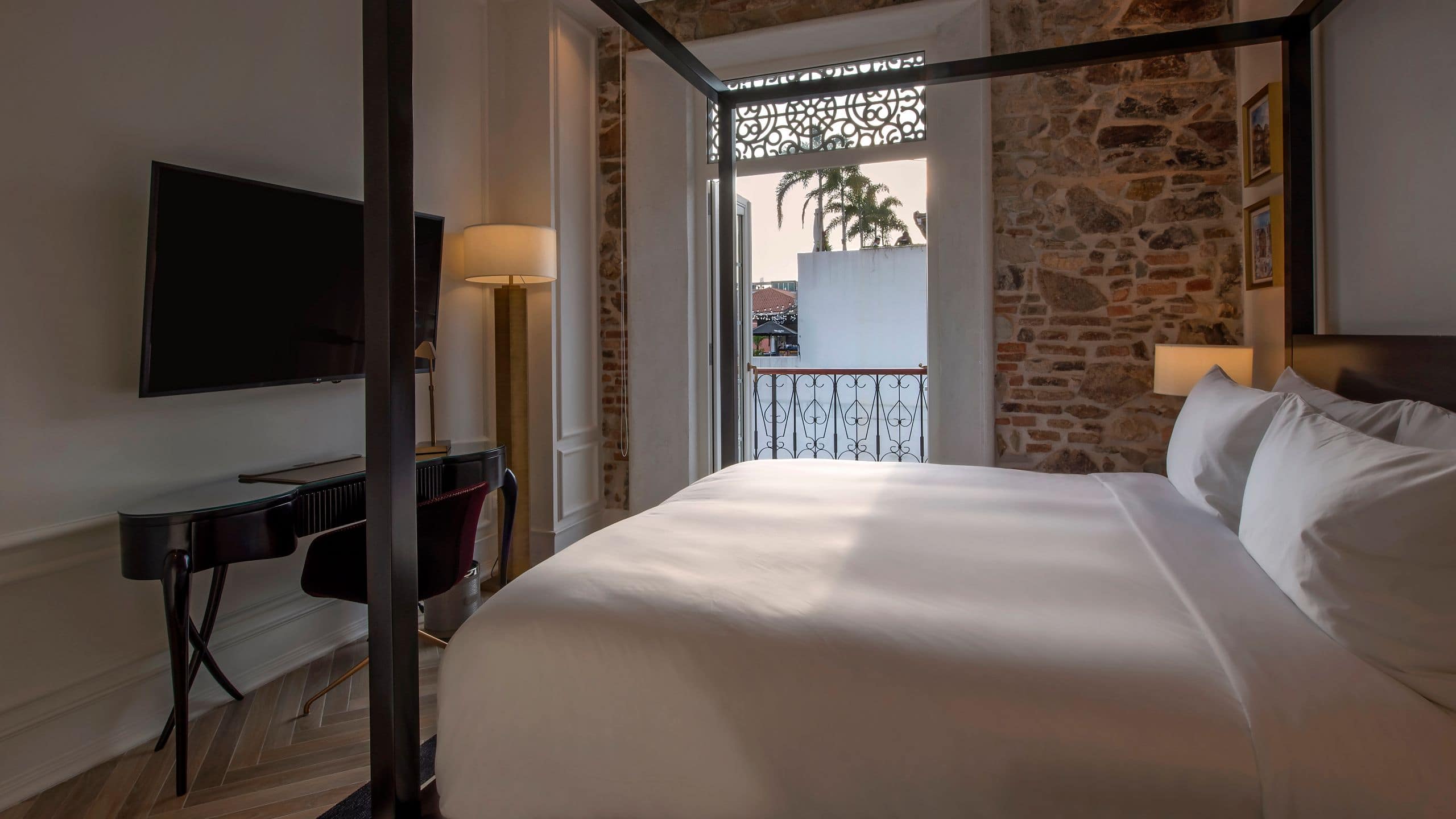Hotel La Compañia One King Bed French Wing Detail