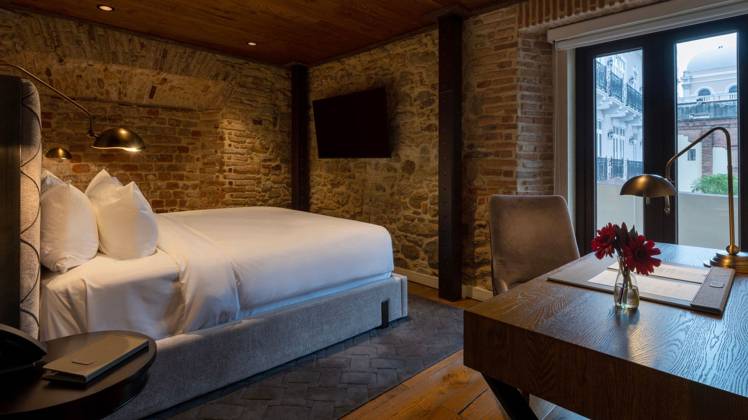 Hotel La Compañia King Suite Spanish Wing Bed