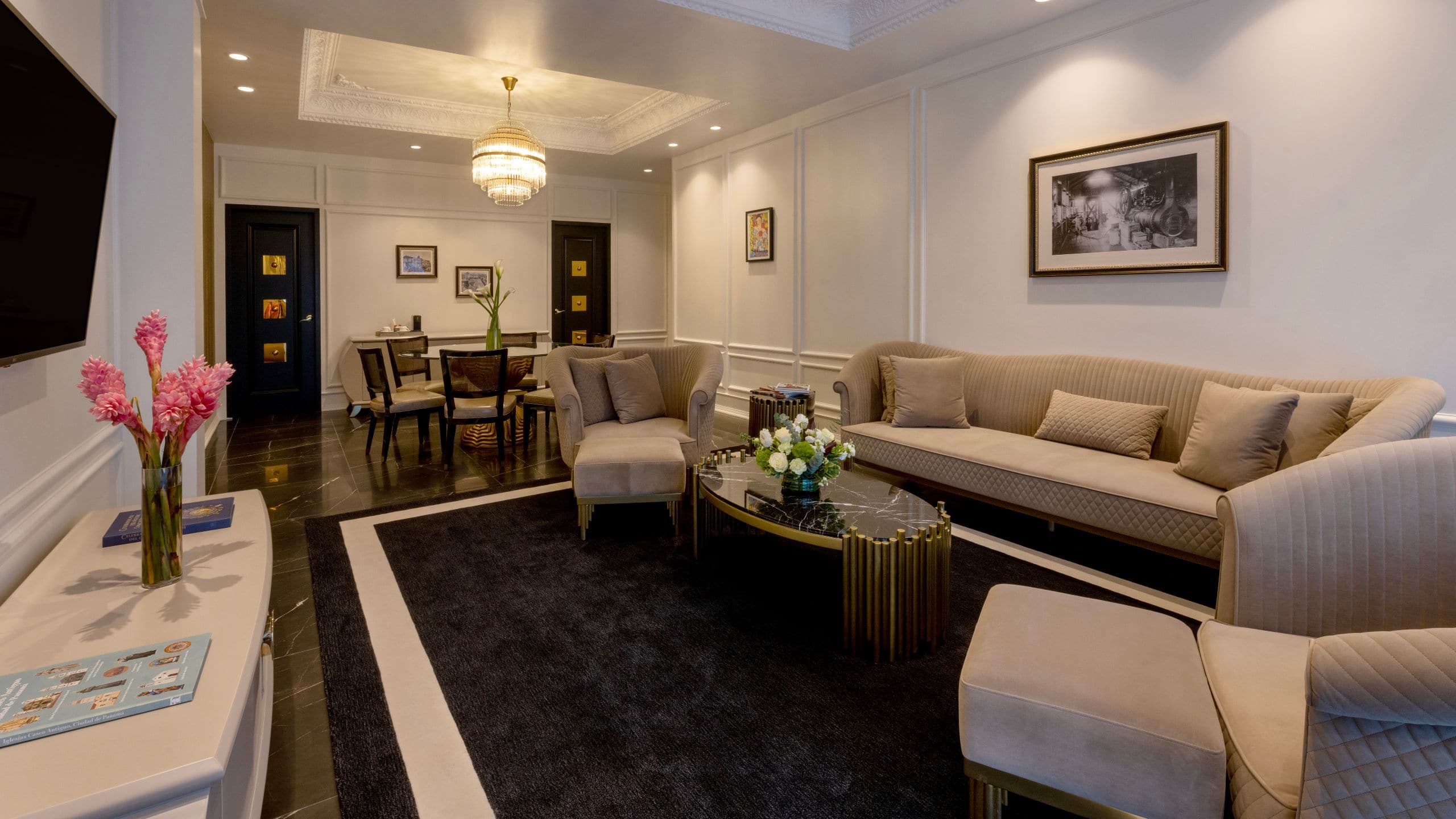 Hotel La Compañia Le Gran Francais Suite Living Room