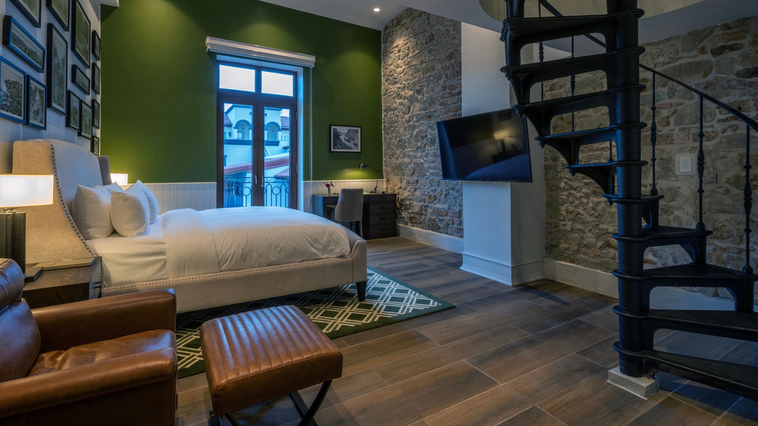 Hotel La Compañia Loft Suite Bedroom