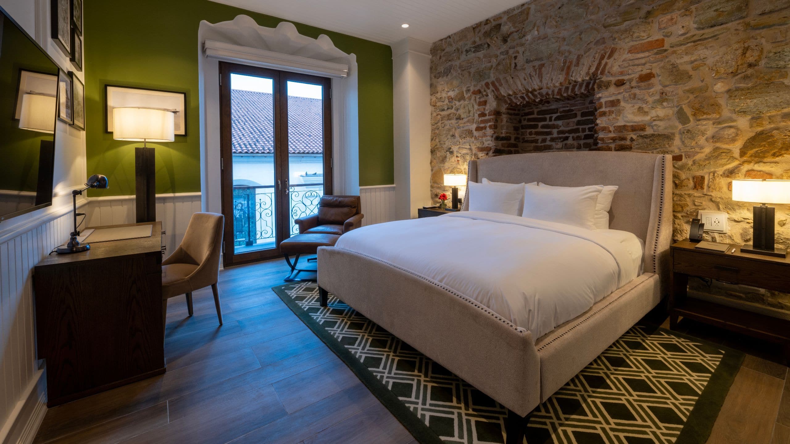 Hotel La Compañia One King Bed American Wing