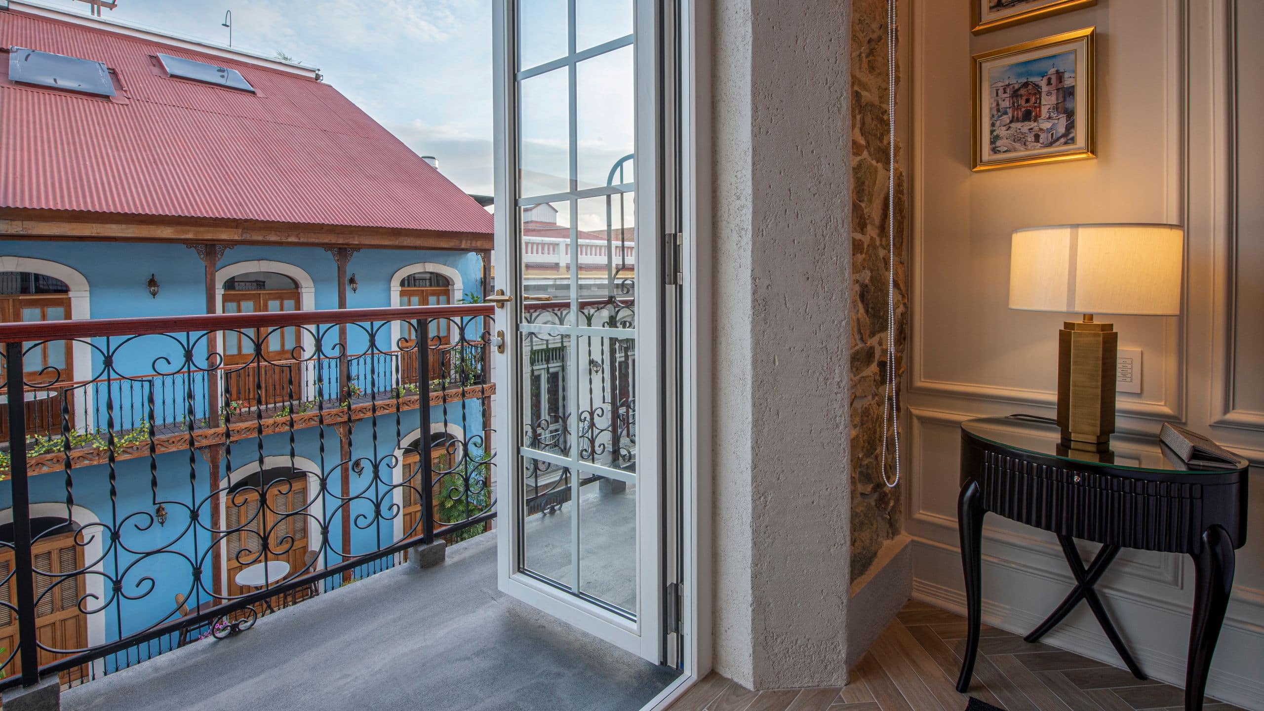Hotel La Compañia One King Bed French Wing Patio