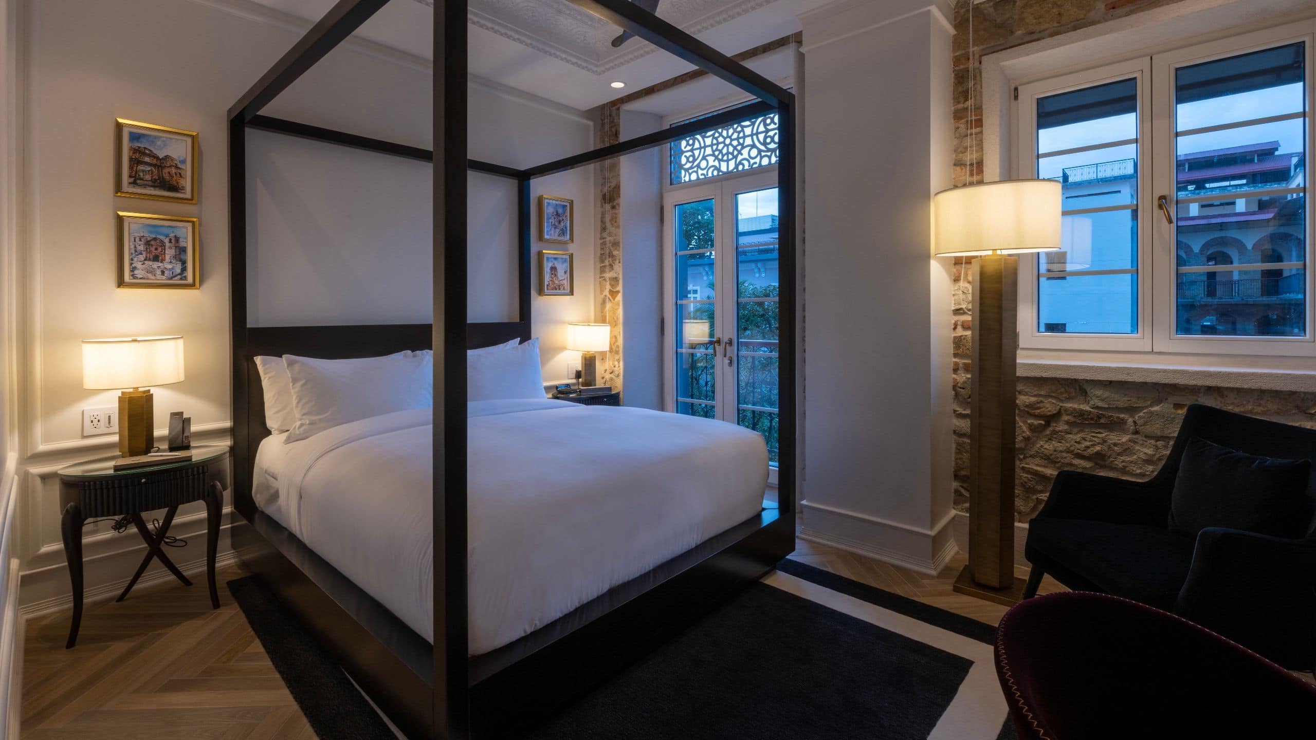 Hotel La Compañia One King Bed French Wing View