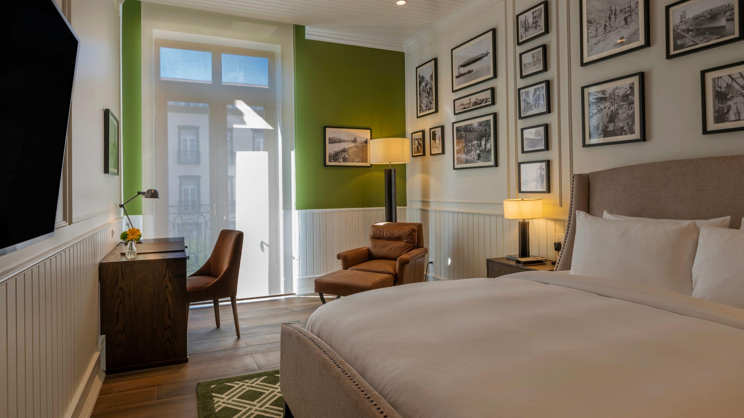 Hotel La Compañia One King Bed Room American Wing