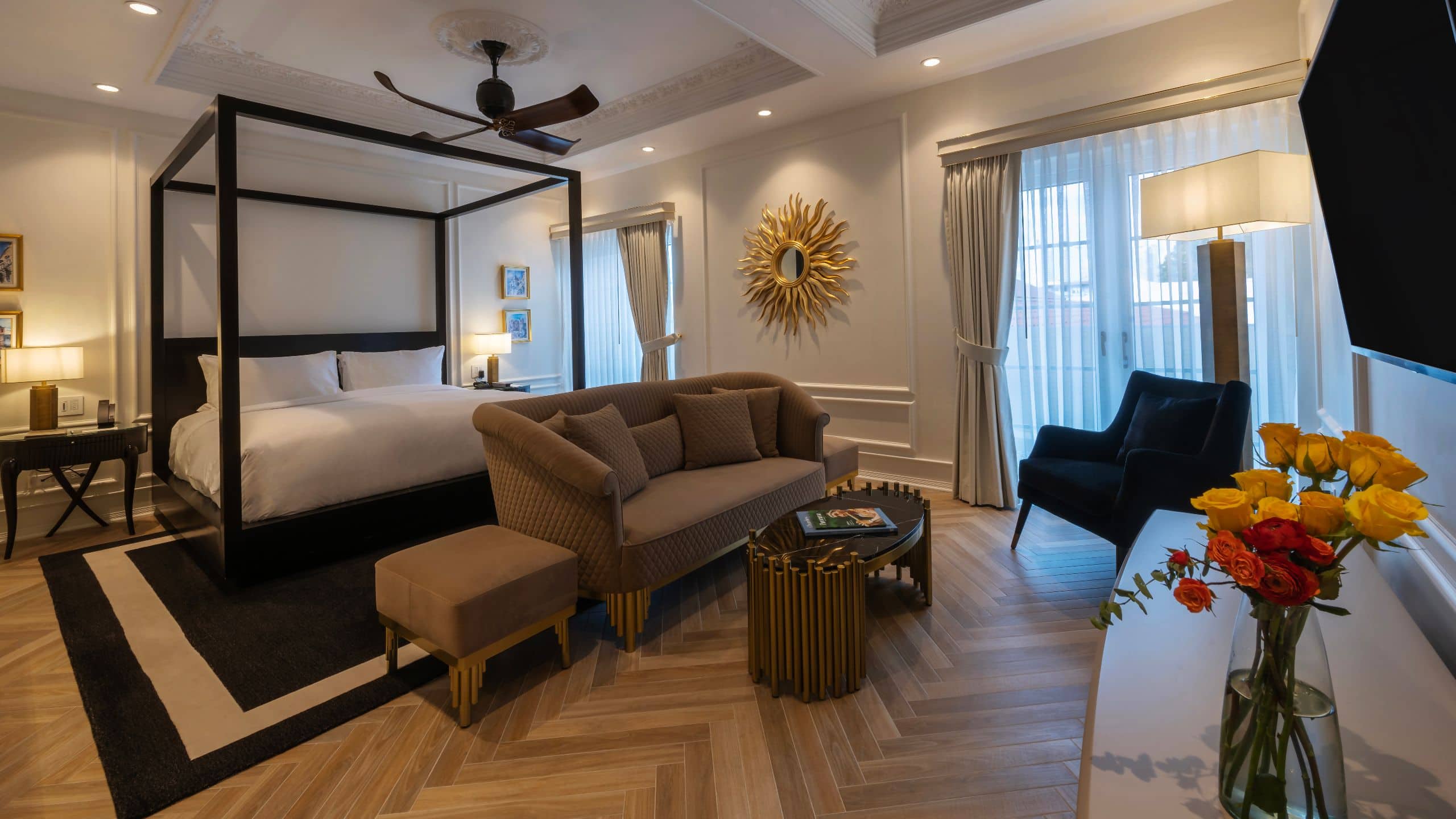 Hotel La Compañia One King Bed Suite French Wing