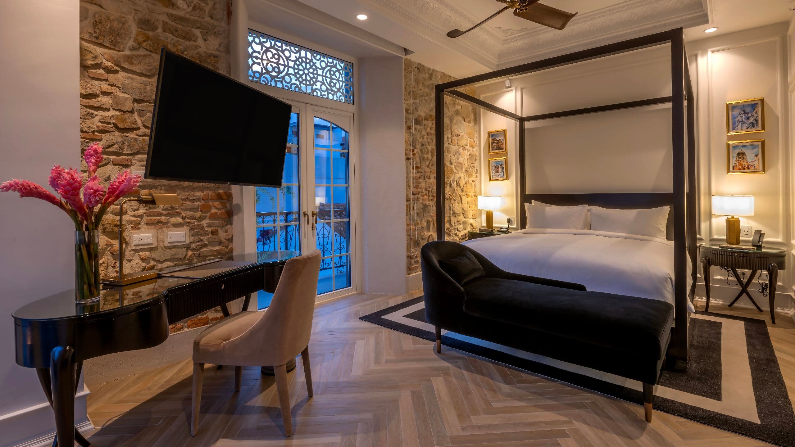 Hotel La Compañia One King Bed Suite French Wing Desk