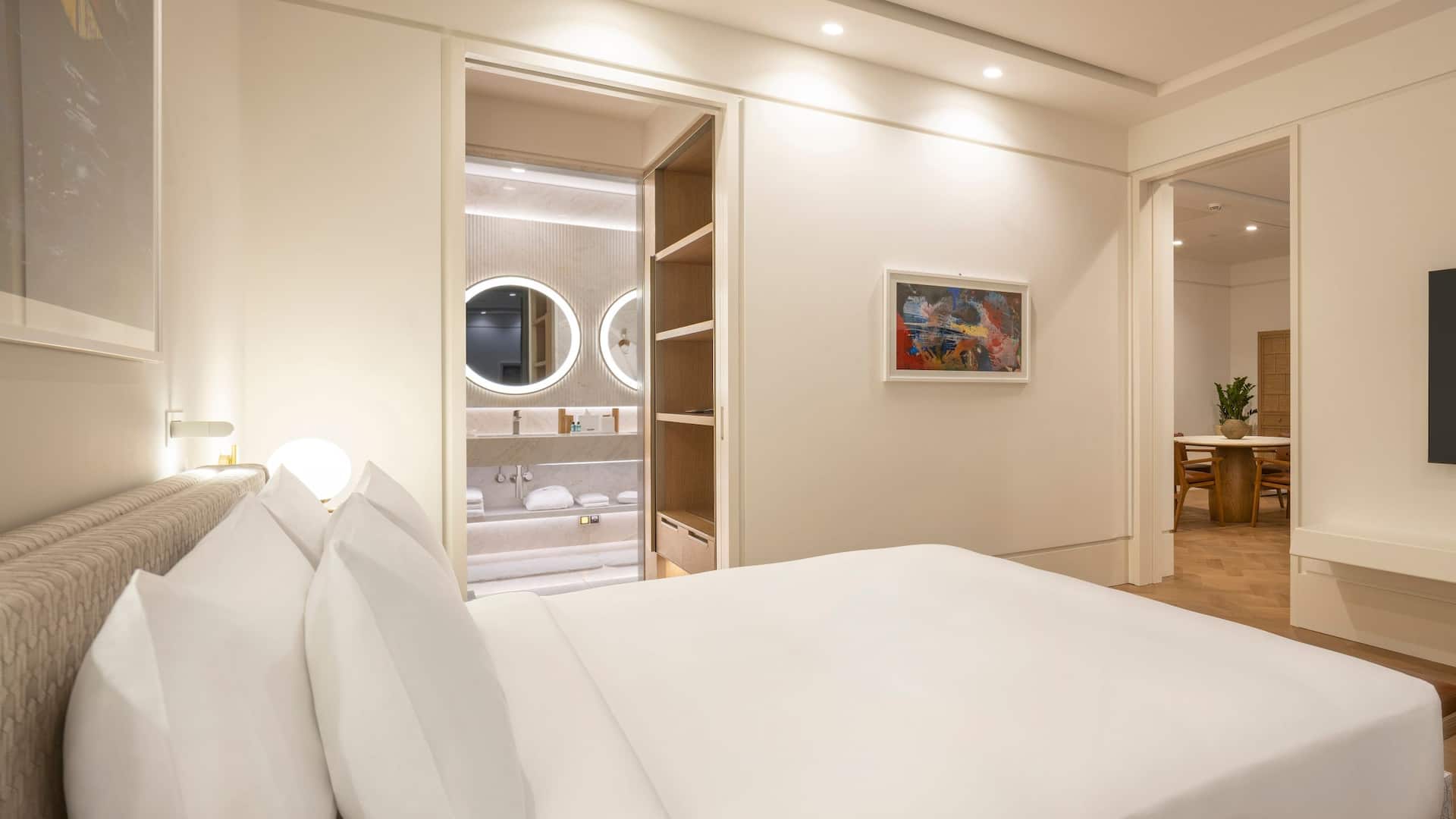 5/12 Hyatt Regency İzmir İstinyePark Regency Suite King Bedroom