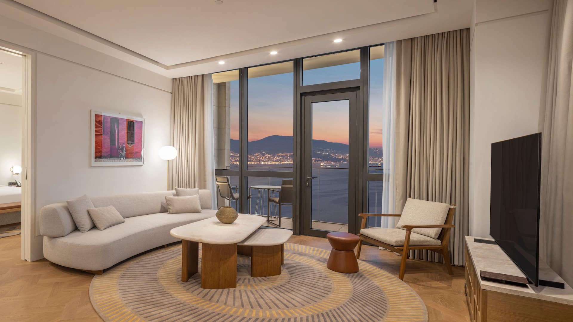 Hyatt Regency İzmir İstinyePark Regency Executive Suite Living Room Sea View
