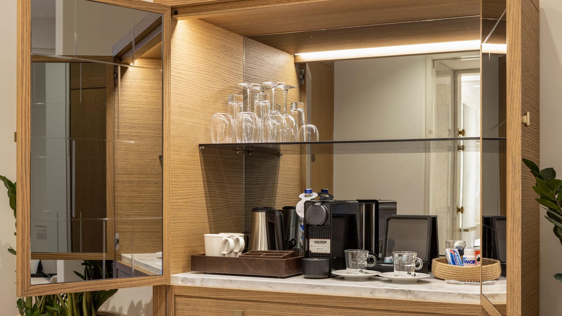 8/12 Hyatt Regency İzmir İstinyePark Regency Suite Coffee Tea Setup