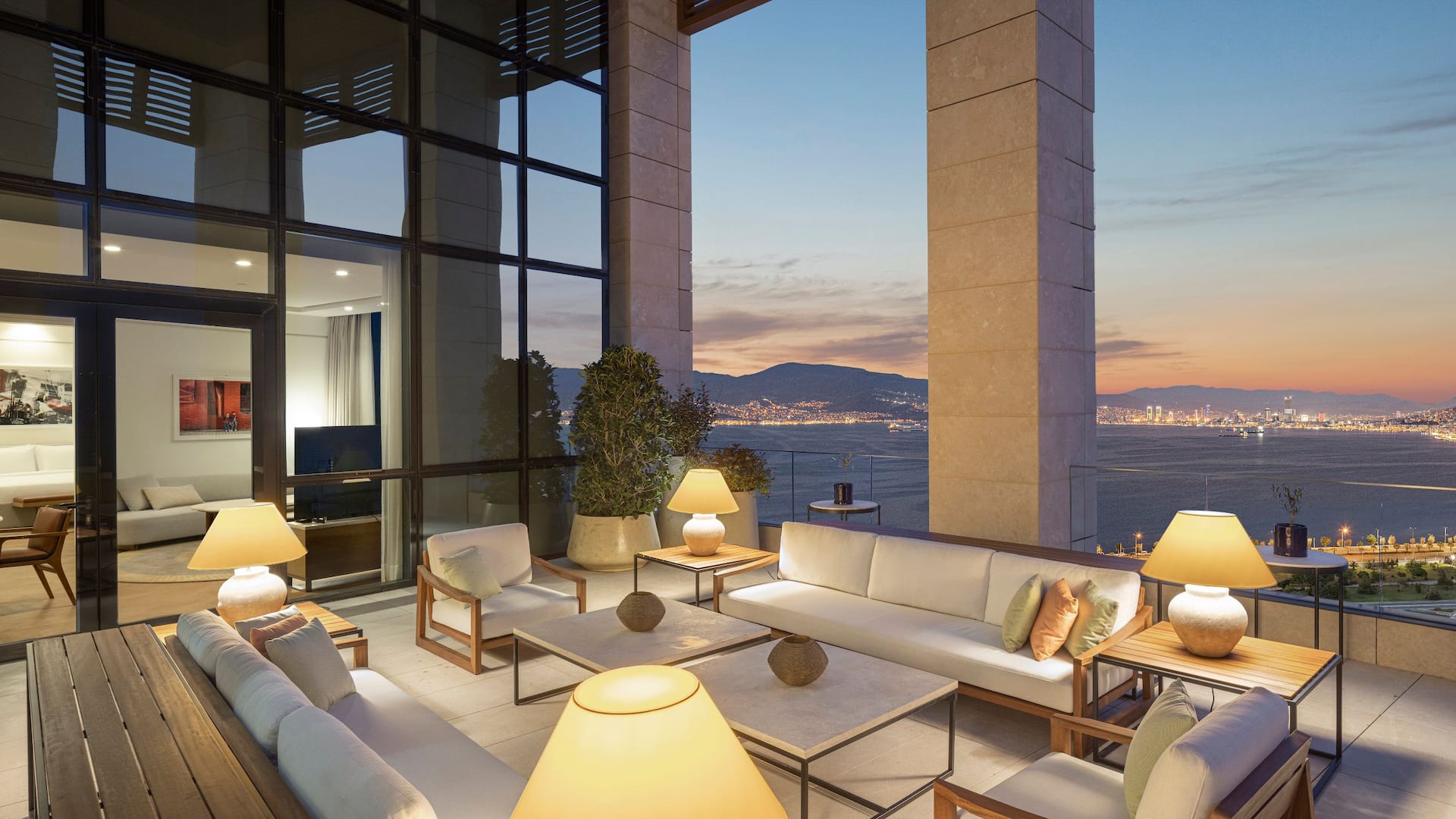 6/6 Hyatt Regency İzmir İstinyePark Regency Executive Suite Terrace Seating Setting