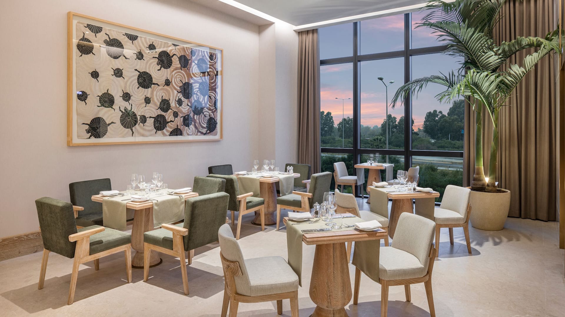 Hyatt Regency İzmir İstinyePark The Bay Restaurant Art Table Deco