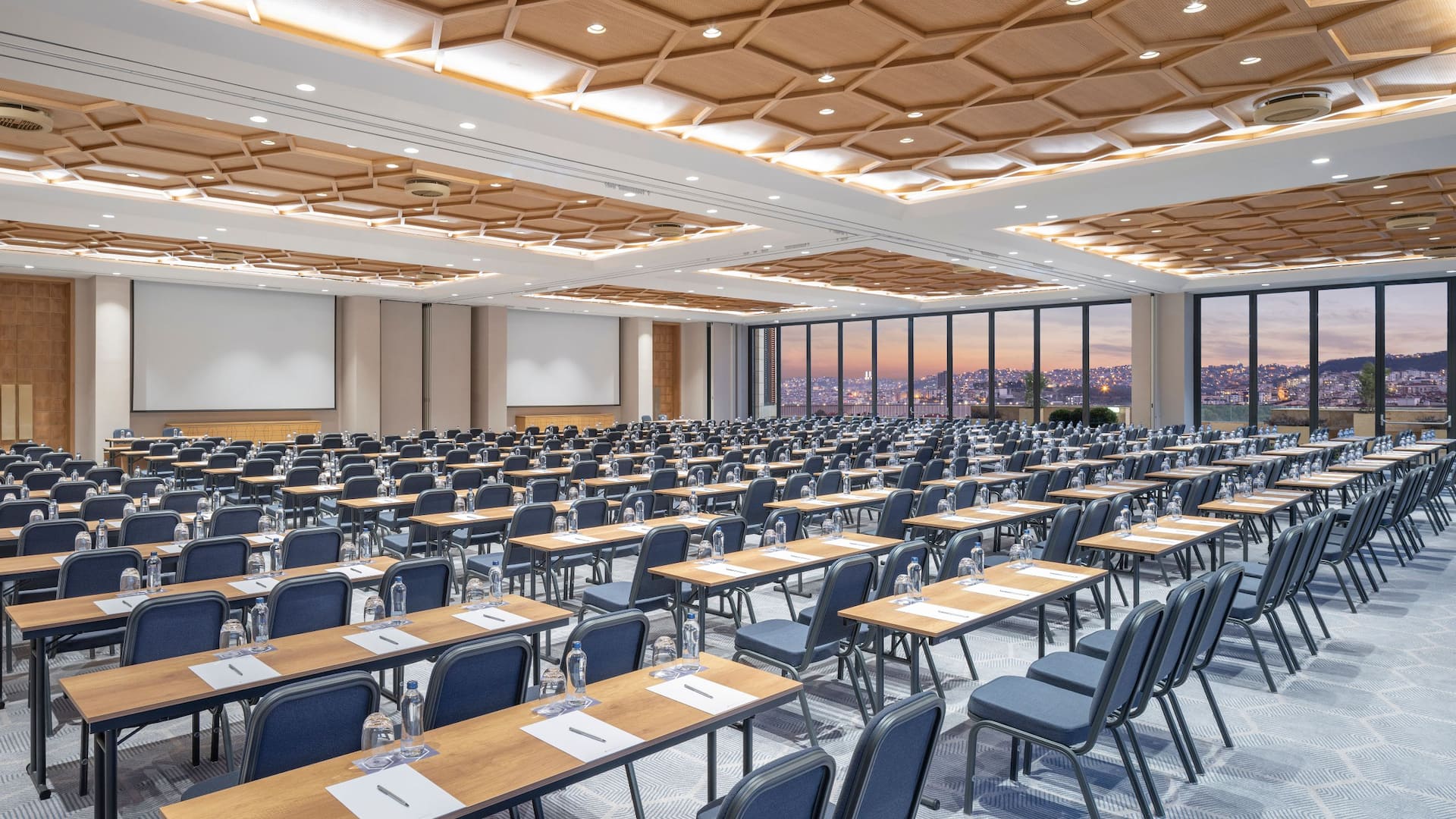 Hyatt Regency İzmir İstinyePark Istinye Ballroom Classroom Setting Dusk View